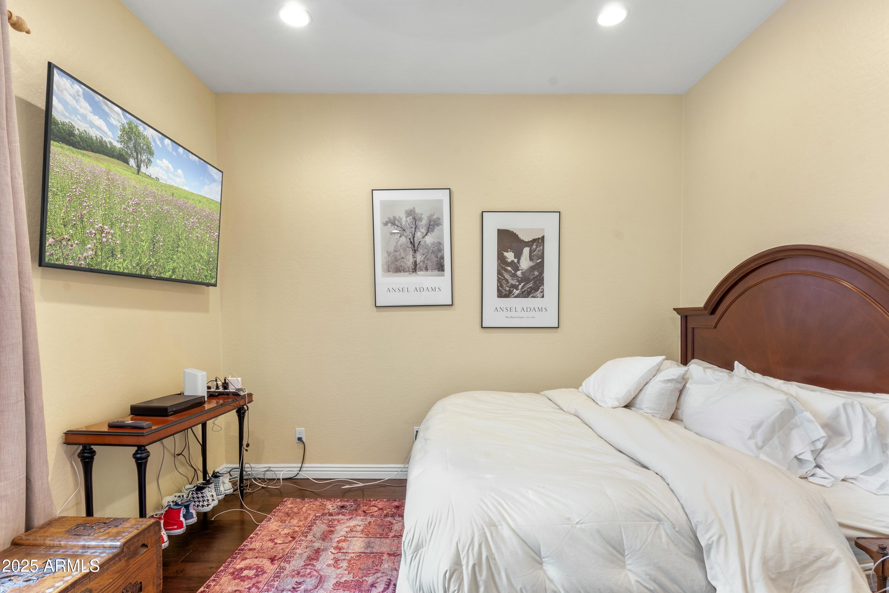 9869 E DAVENPORT Drive