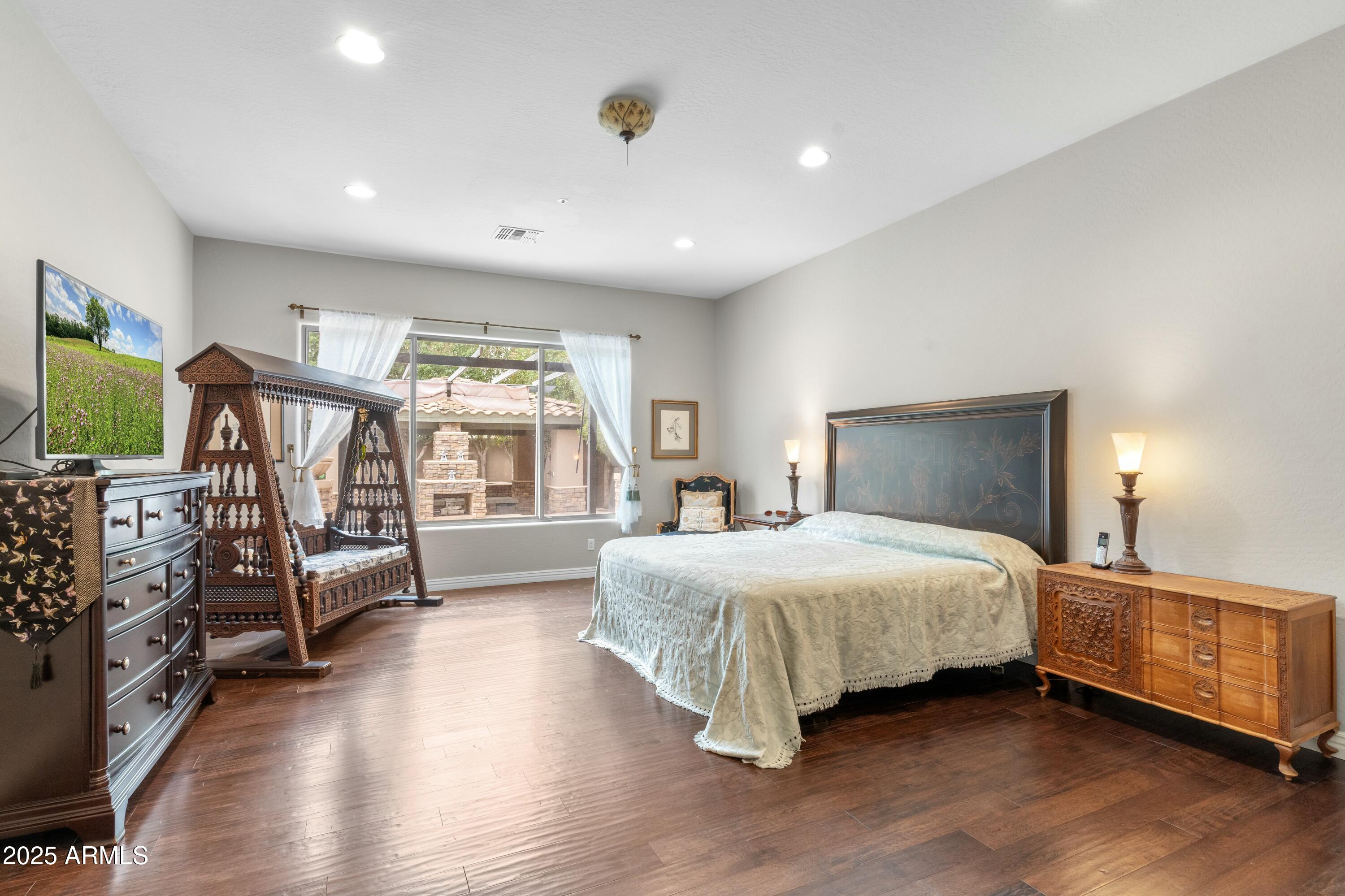 9869 E DAVENPORT Drive