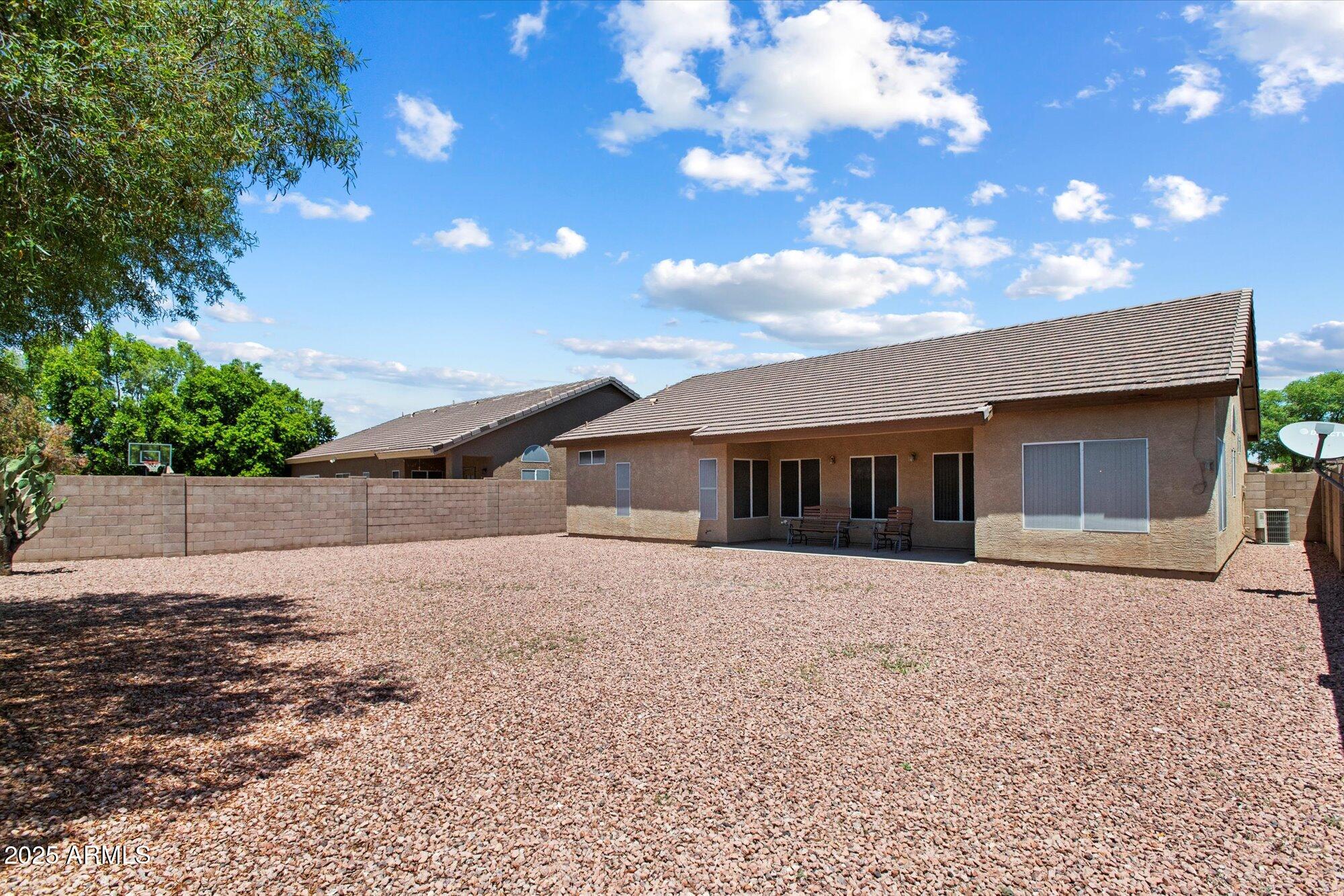 14821 W HONEYSUCKLE Lane