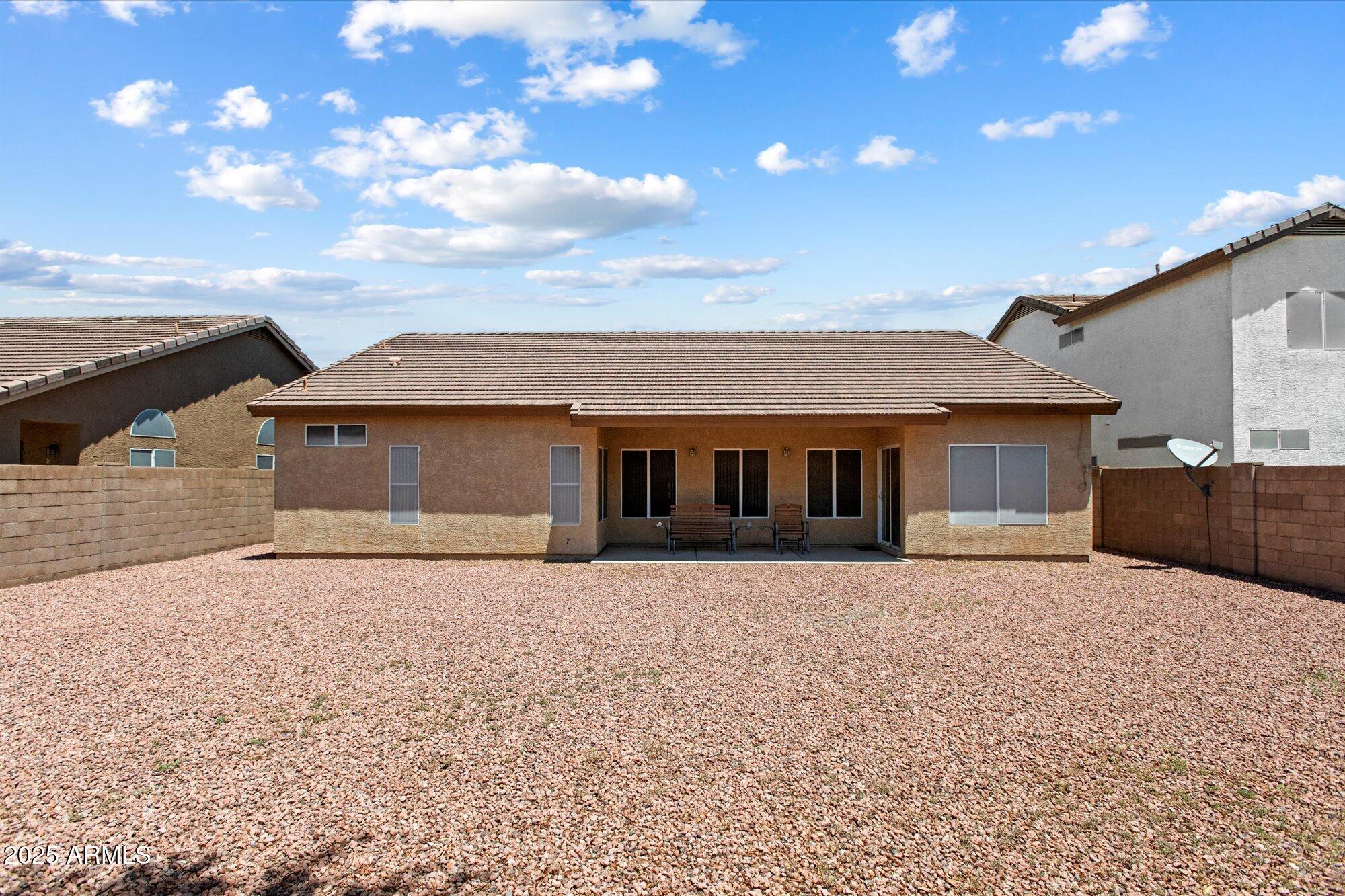 14821 W HONEYSUCKLE Lane