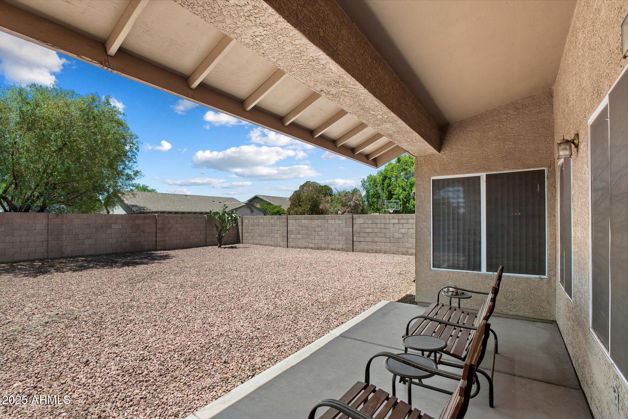 14821 W HONEYSUCKLE Lane