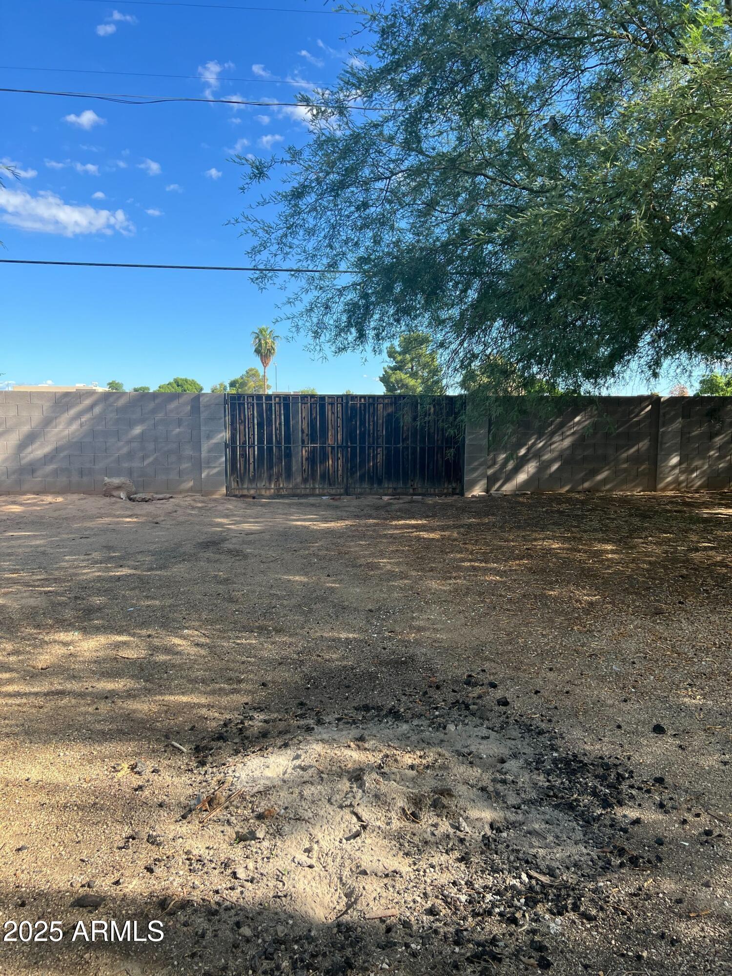 2906 E SAINT JOHN Road