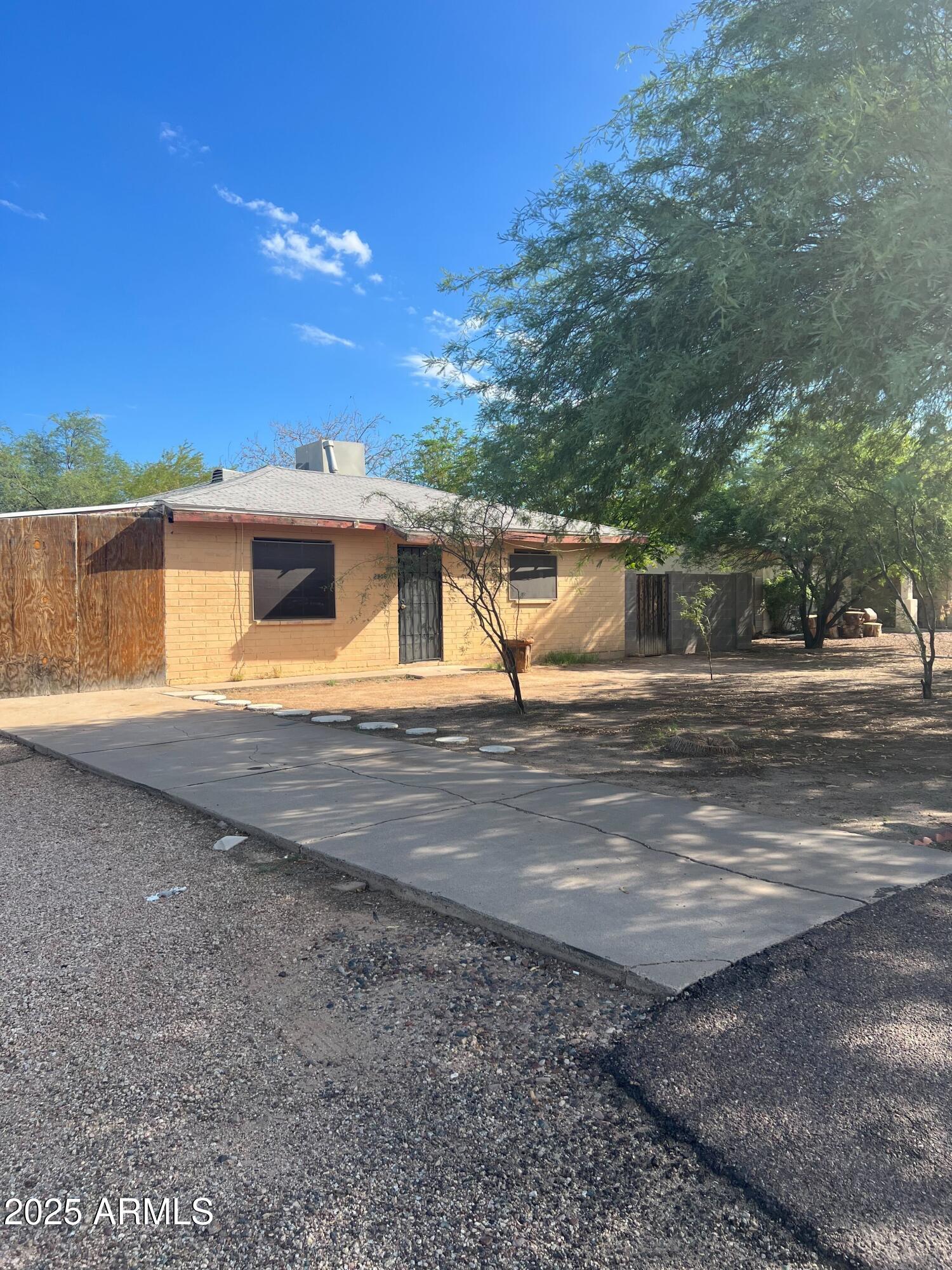 2906 E SAINT JOHN Road