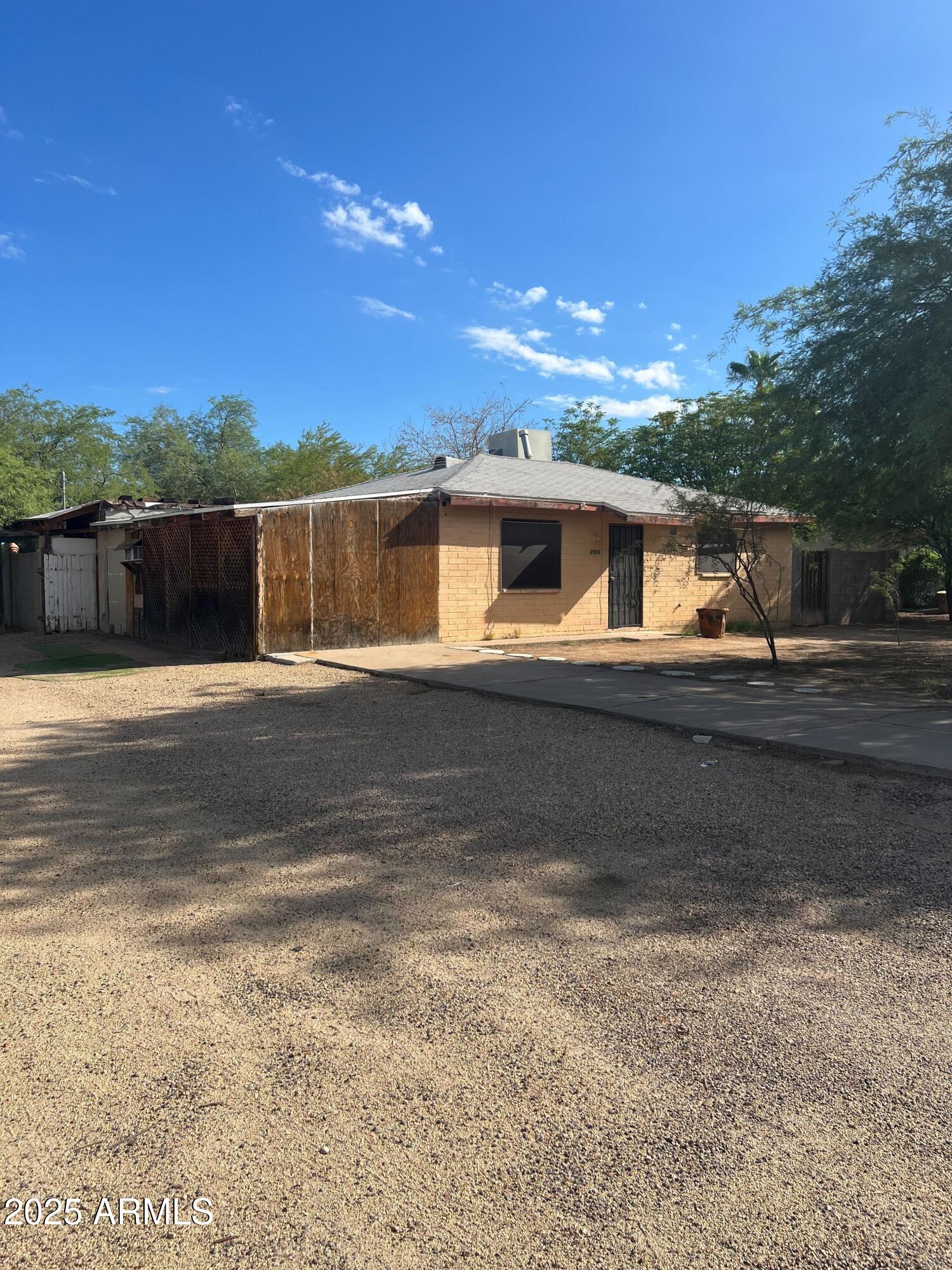 2906 E SAINT JOHN Road