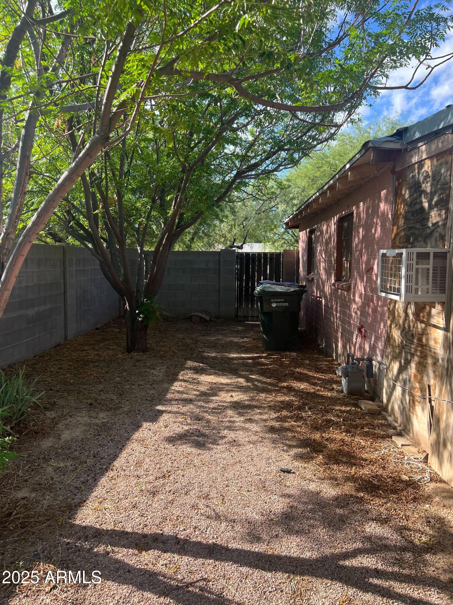 2906 E SAINT JOHN Road