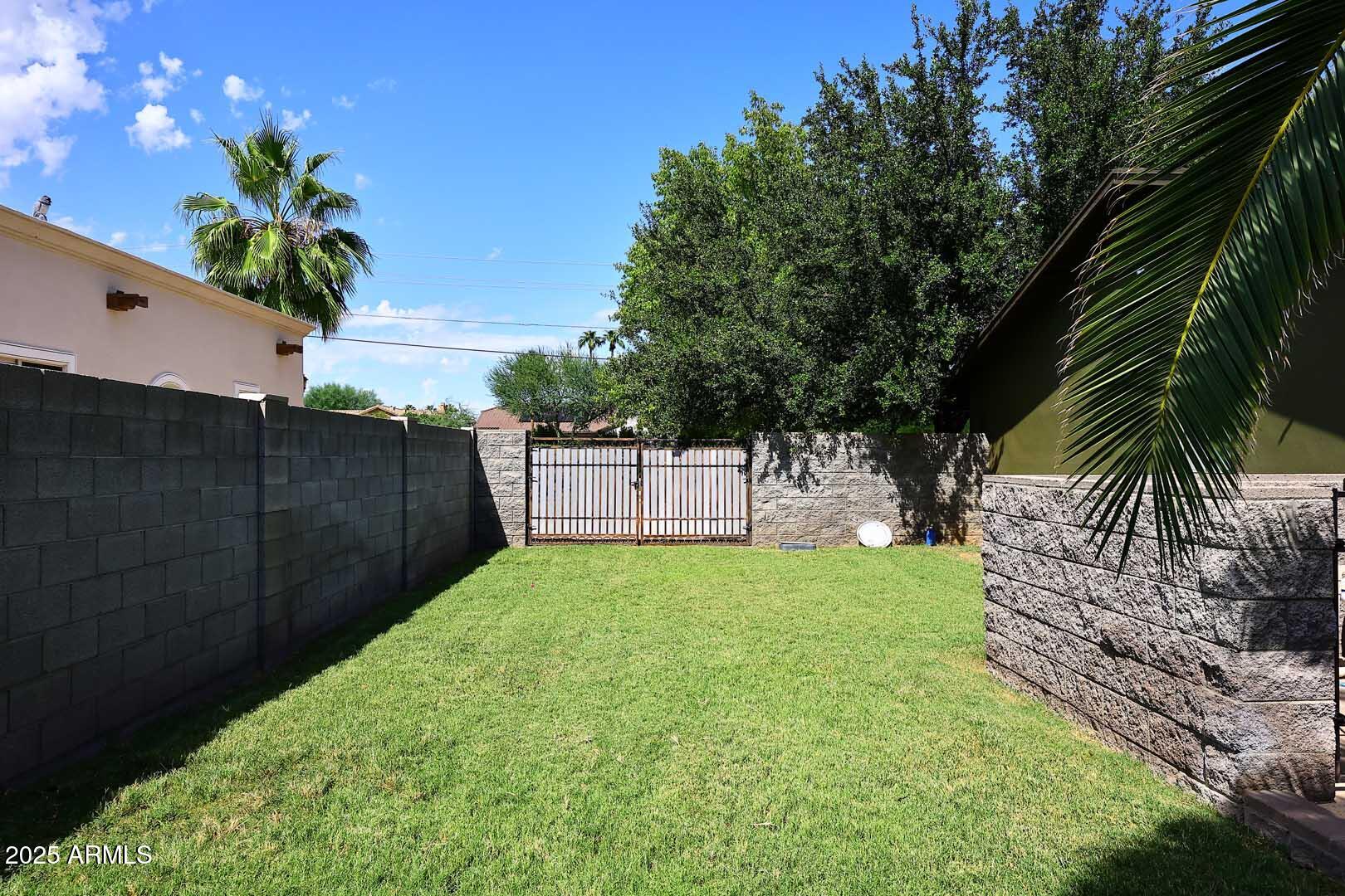 5449 E THUNDERBIRD Road