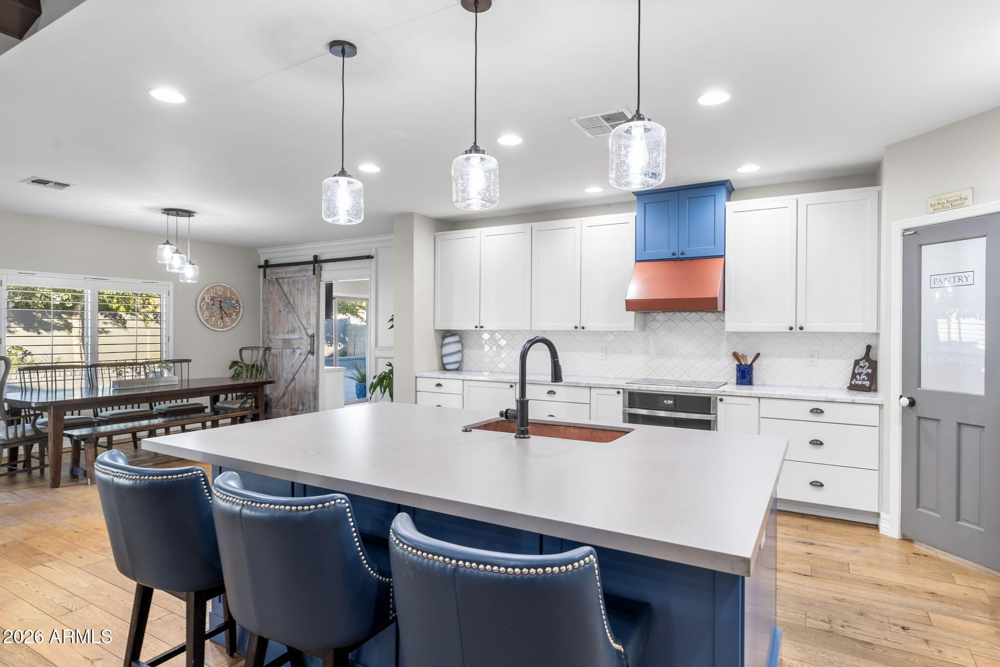 5926 E HARTFORD Avenue