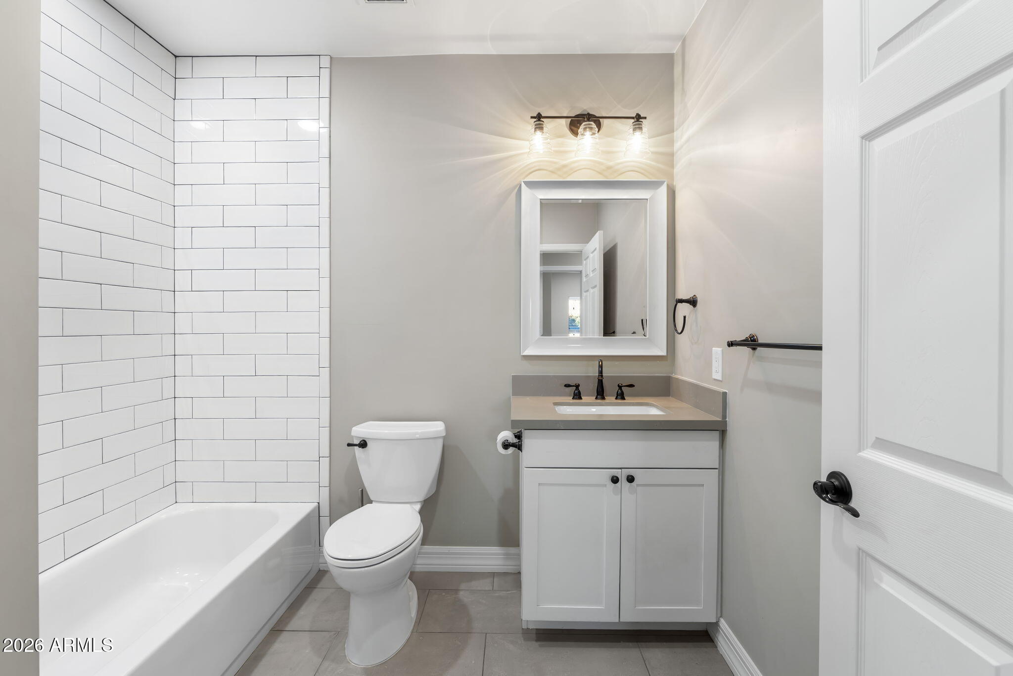 5926 E HARTFORD Avenue