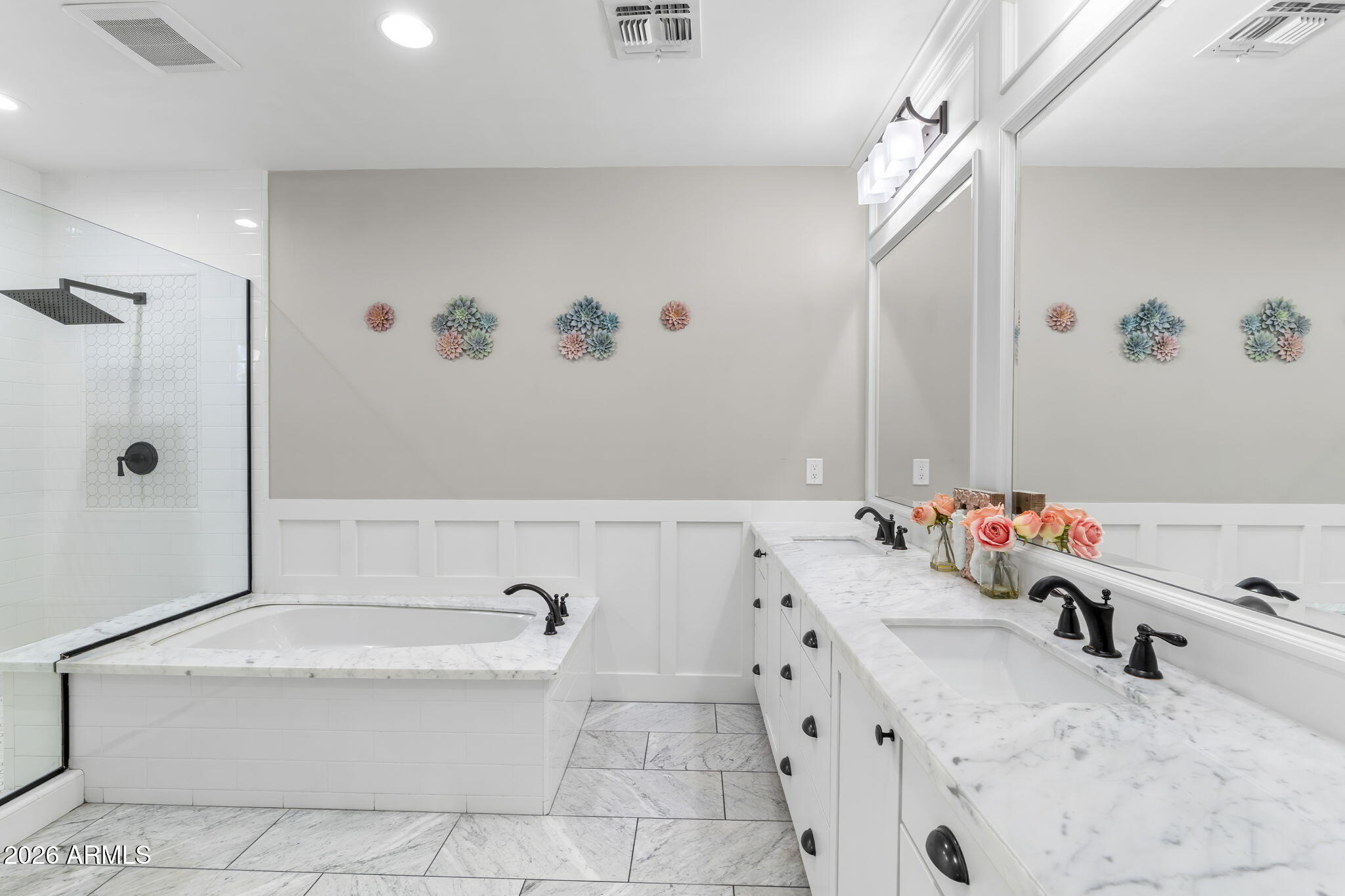 5926 E HARTFORD Avenue