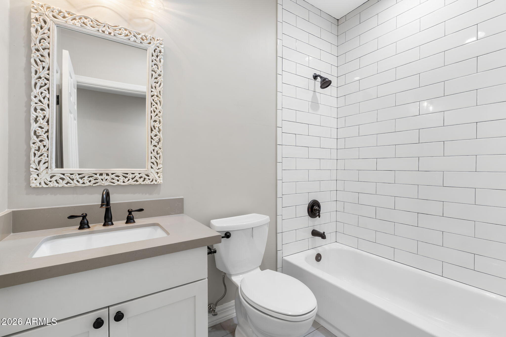 5926 E HARTFORD Avenue