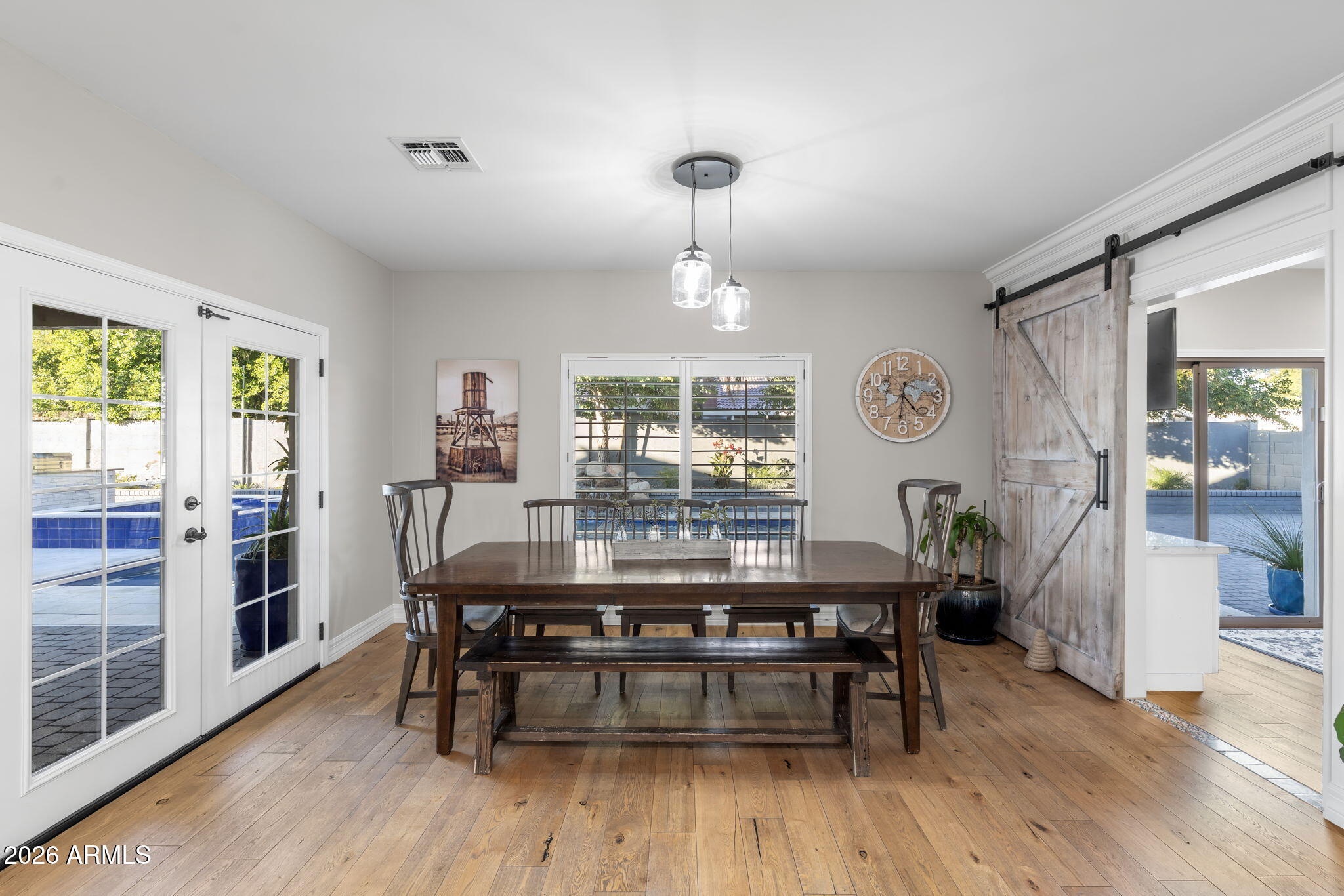 5926 E HARTFORD Avenue