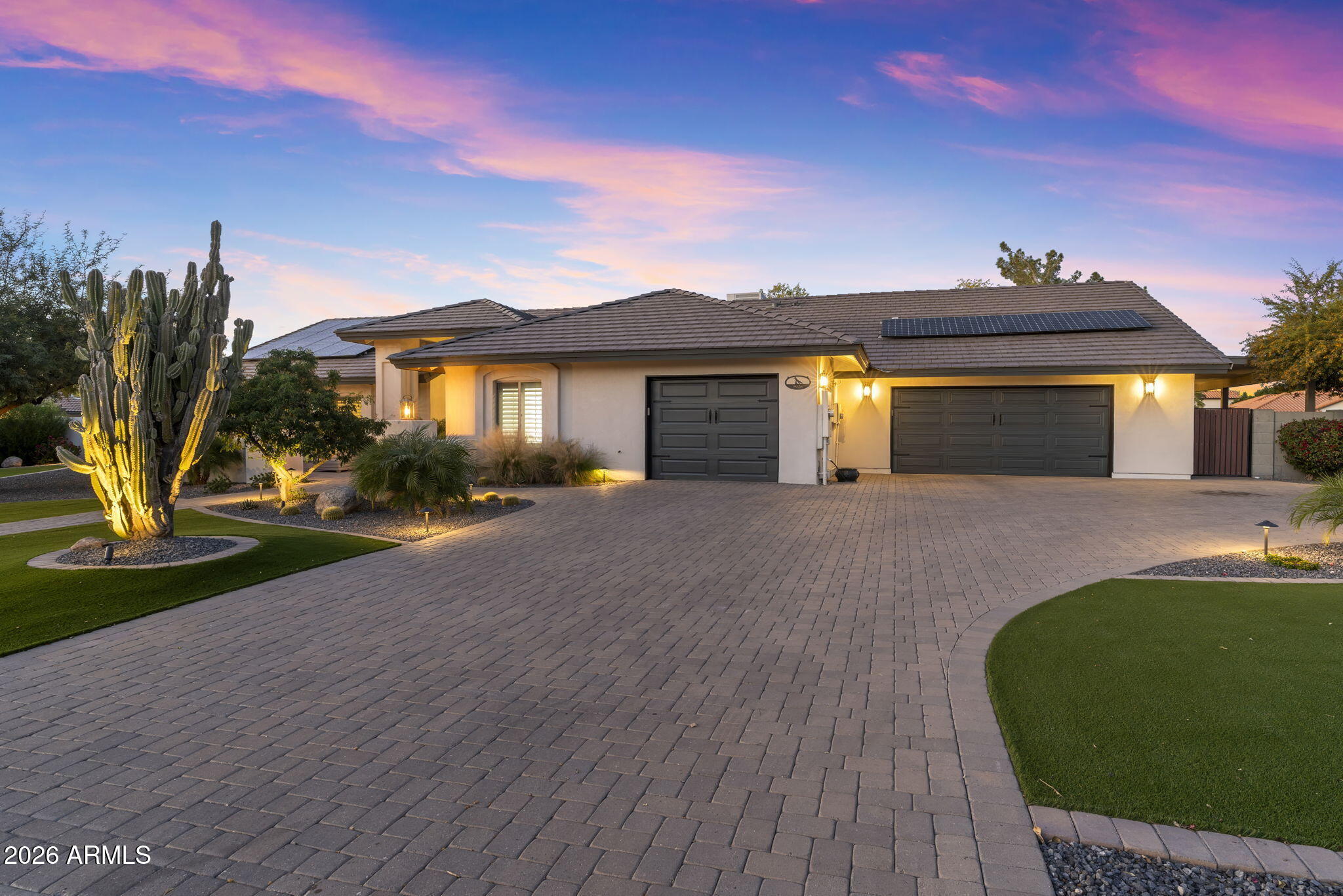 5926 E HARTFORD Avenue