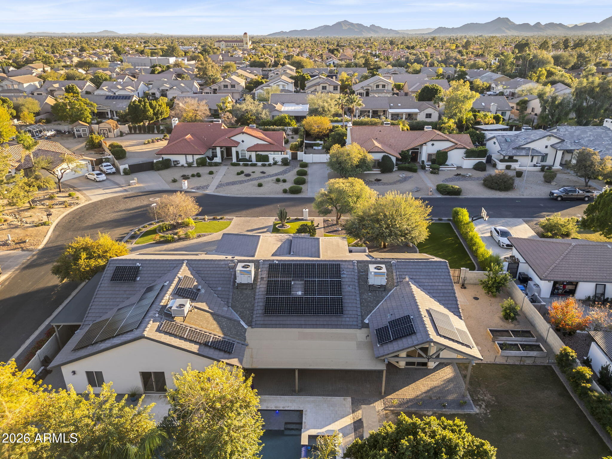 5926 E HARTFORD Avenue