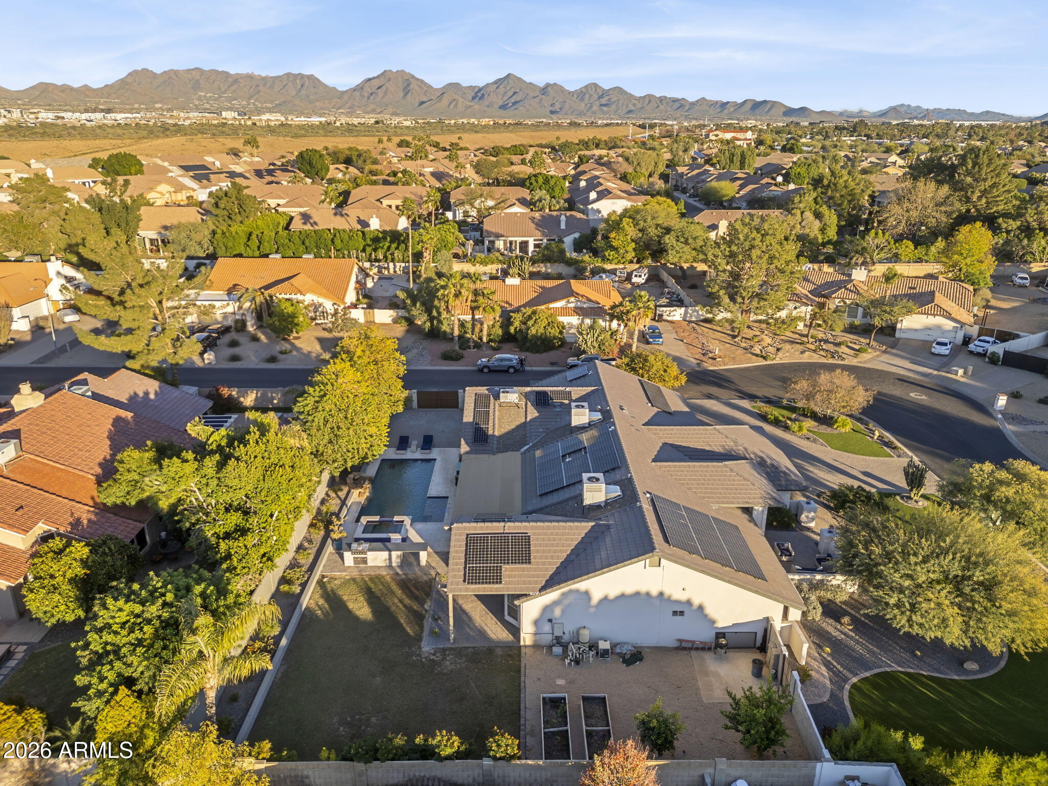 5926 E HARTFORD Avenue