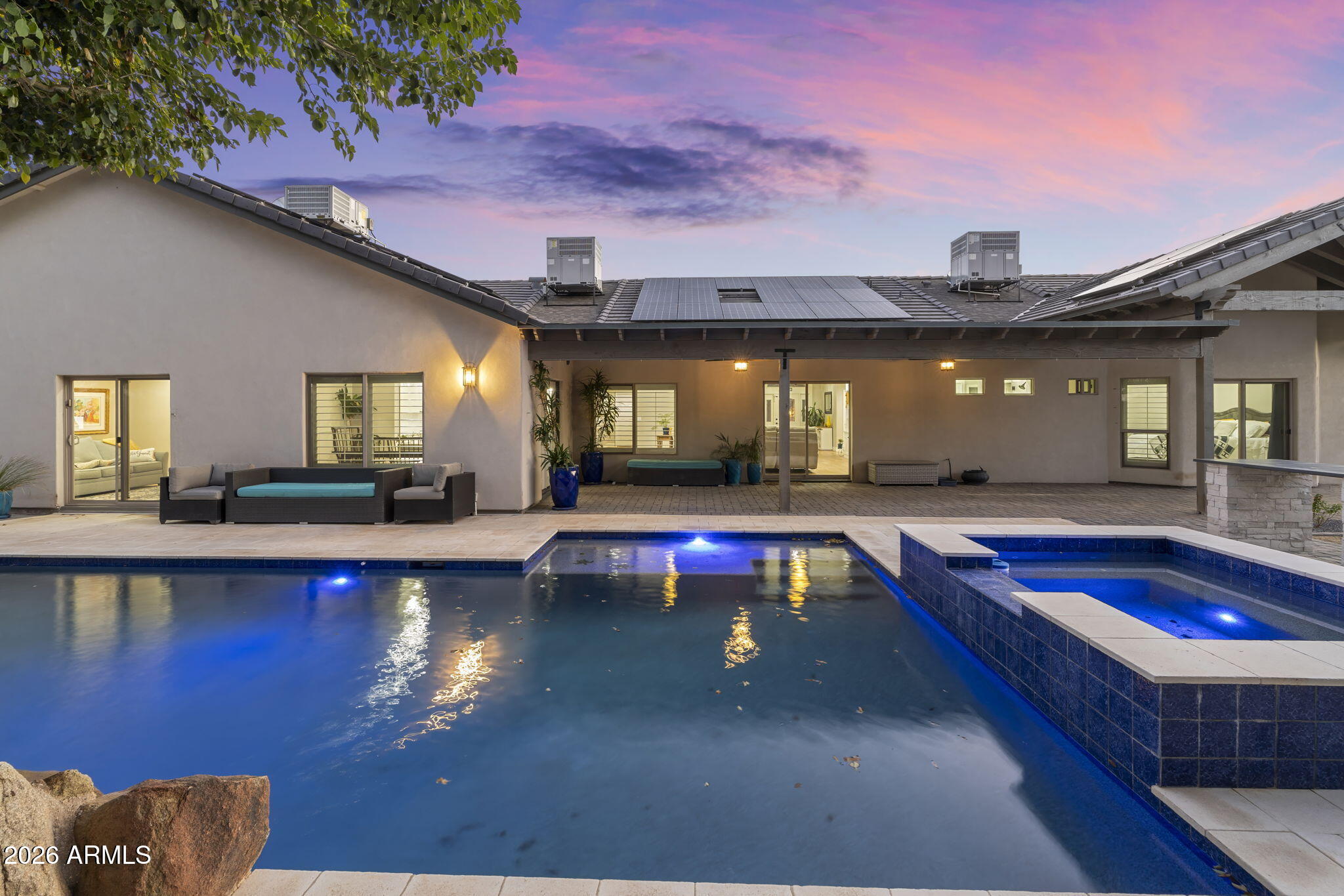 5926 E HARTFORD Avenue