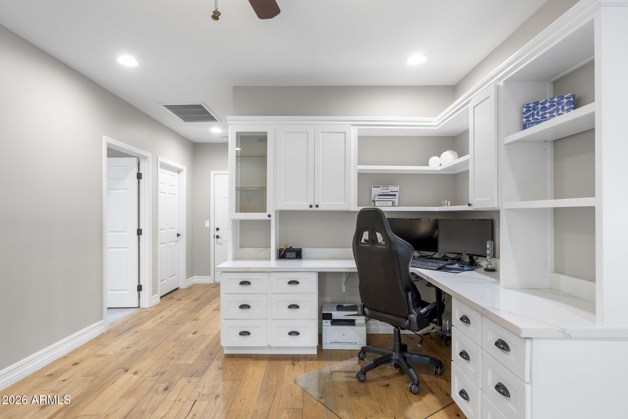 5926 E HARTFORD Avenue