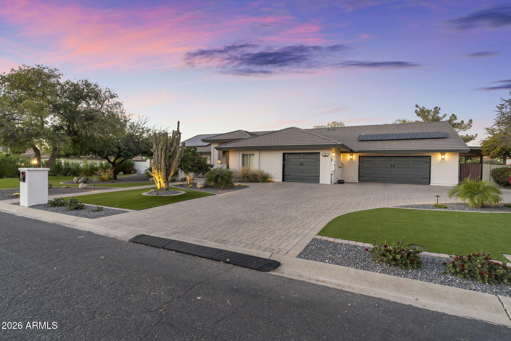 5926 E HARTFORD Avenue