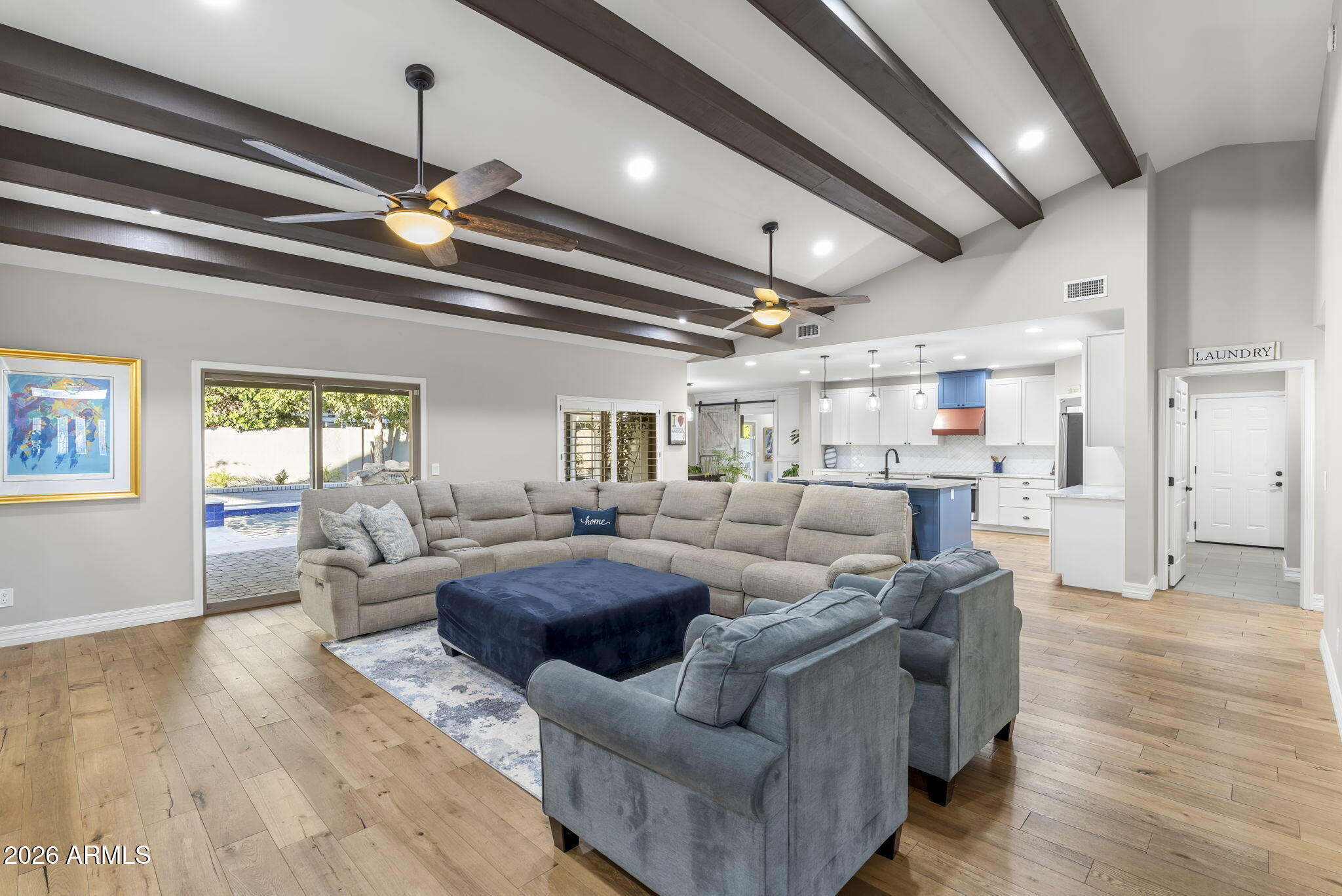 5926 E HARTFORD Avenue