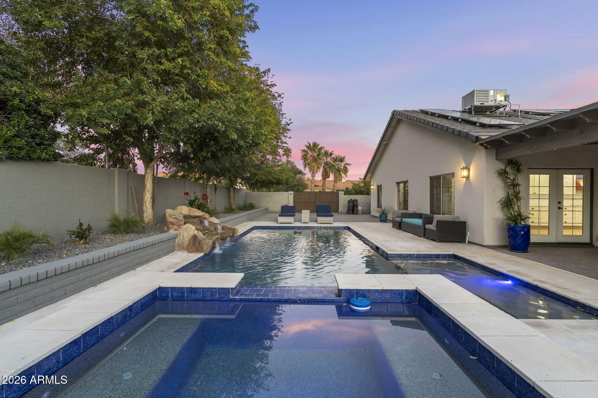 5926 E HARTFORD Avenue