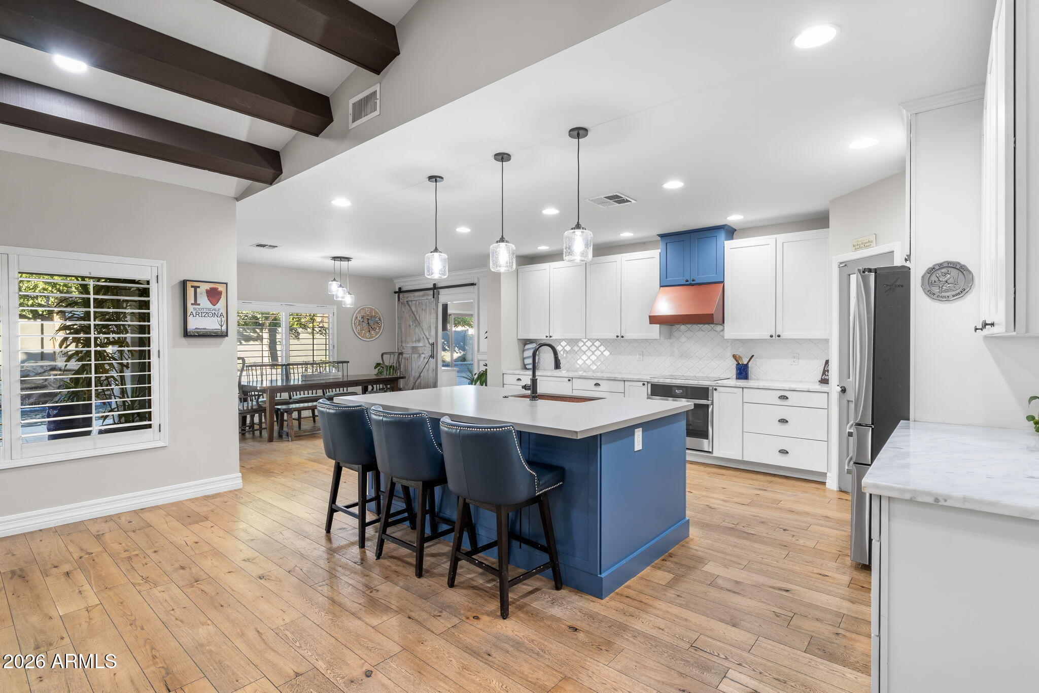 5926 E HARTFORD Avenue