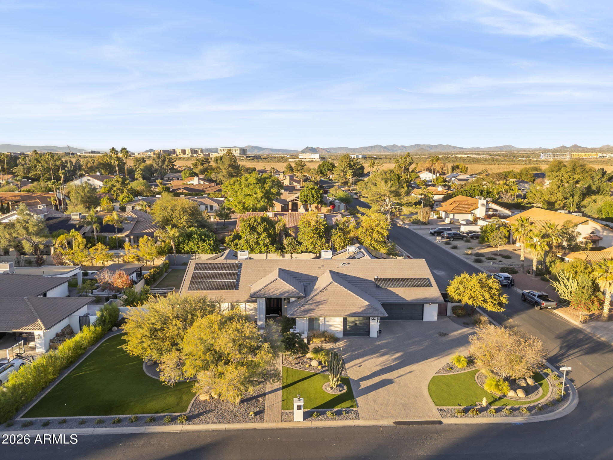 5926 E HARTFORD Avenue