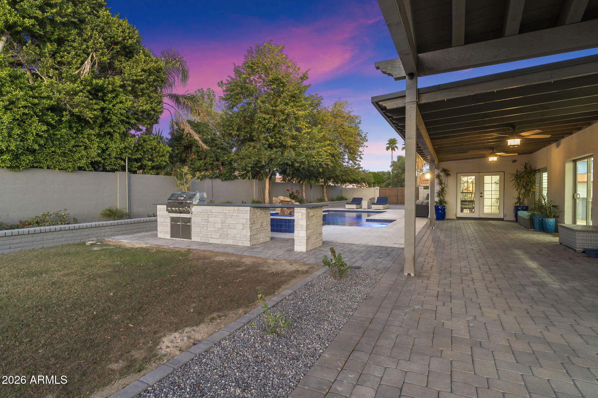 5926 E HARTFORD Avenue