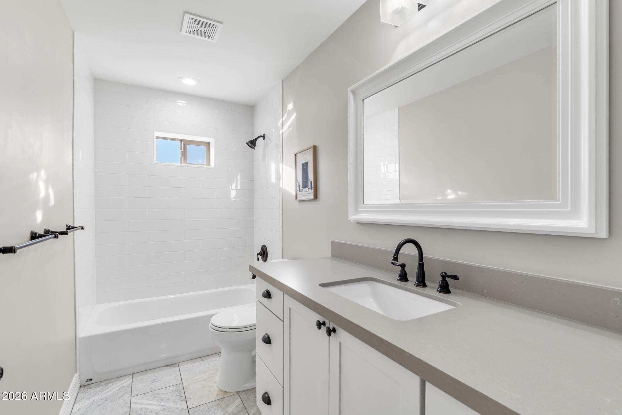 5926 E HARTFORD Avenue