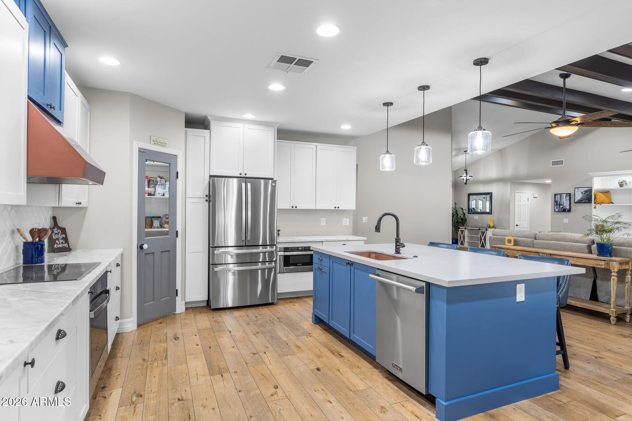 5926 E HARTFORD Avenue