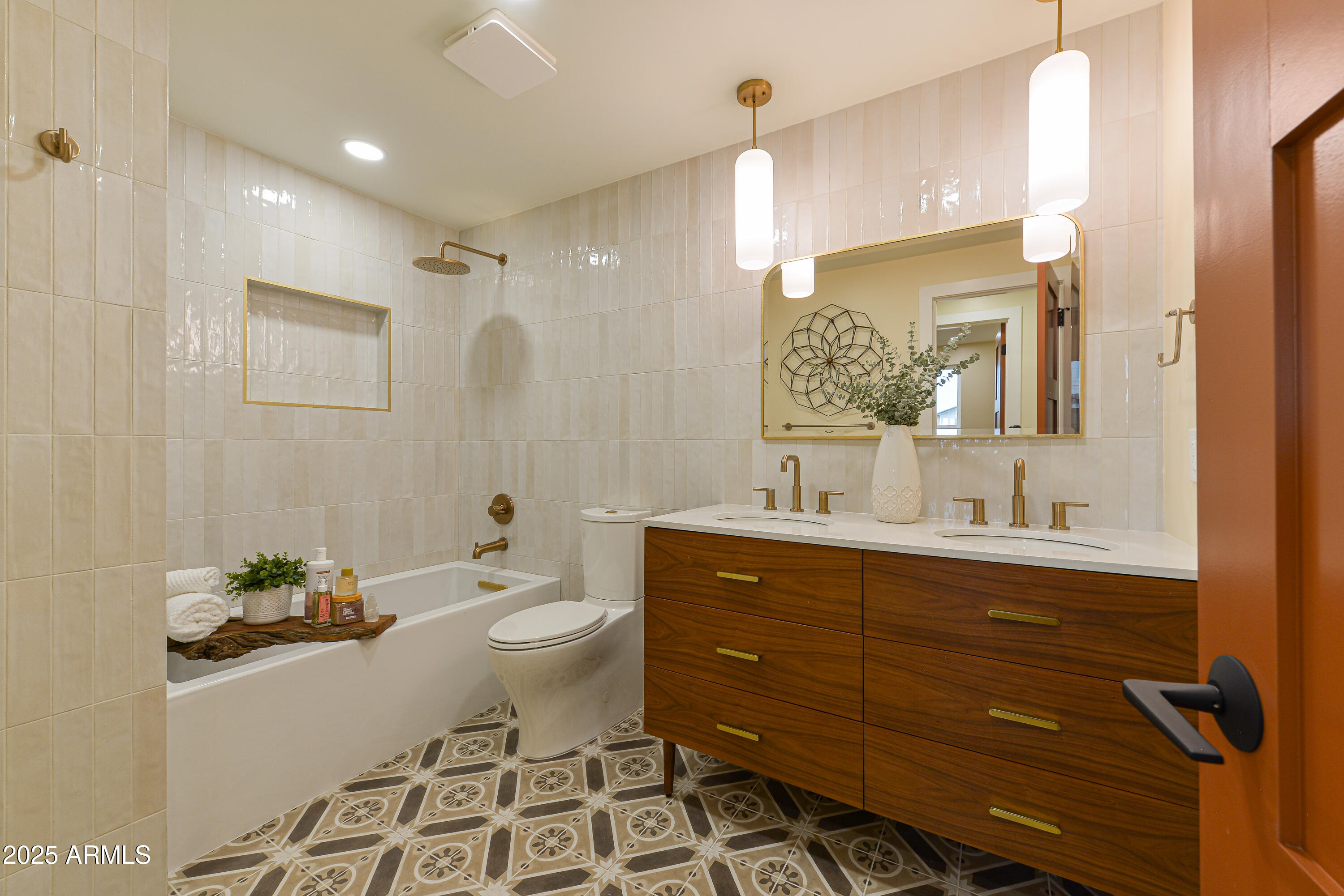 8532 E SAN MIGUEL Avenue