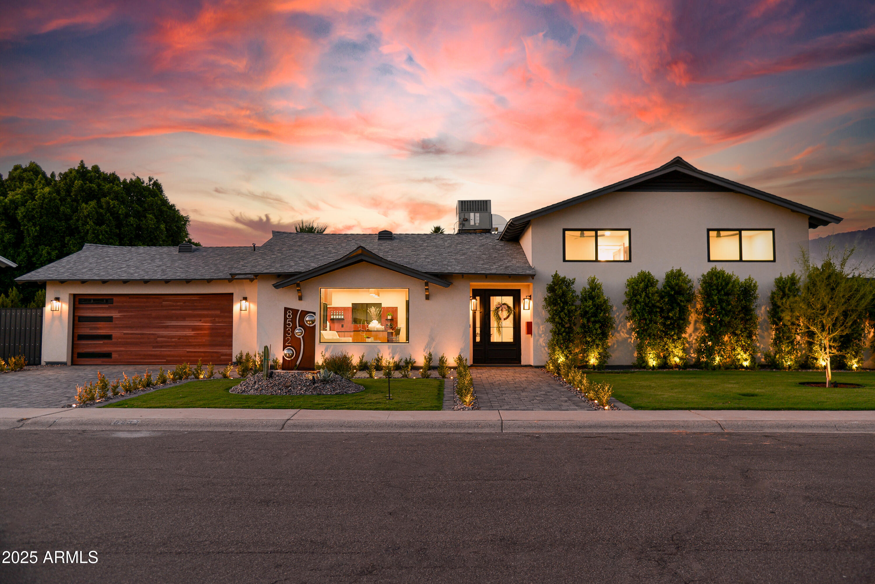 8532 E SAN MIGUEL Avenue