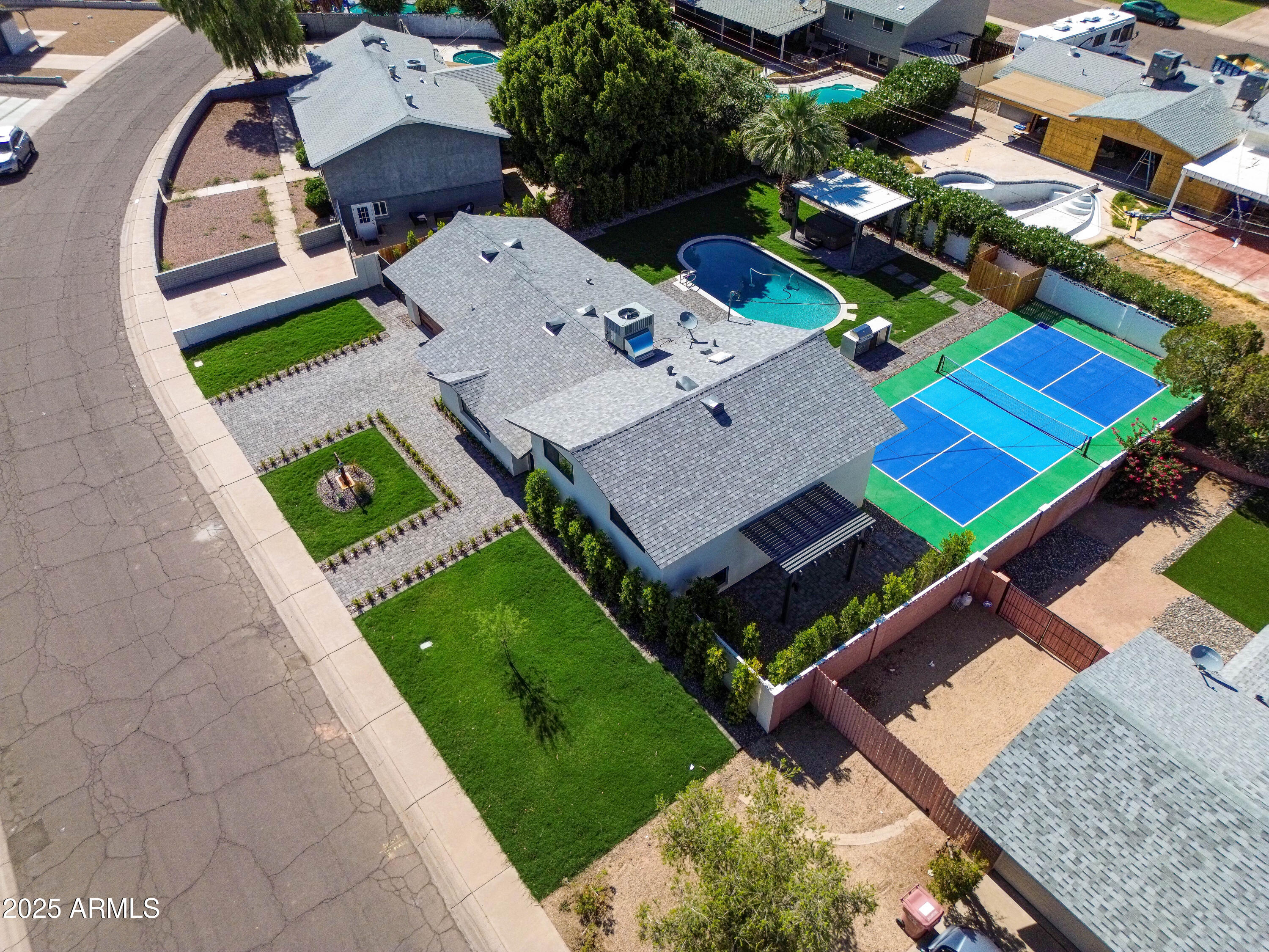 8532 E SAN MIGUEL Avenue