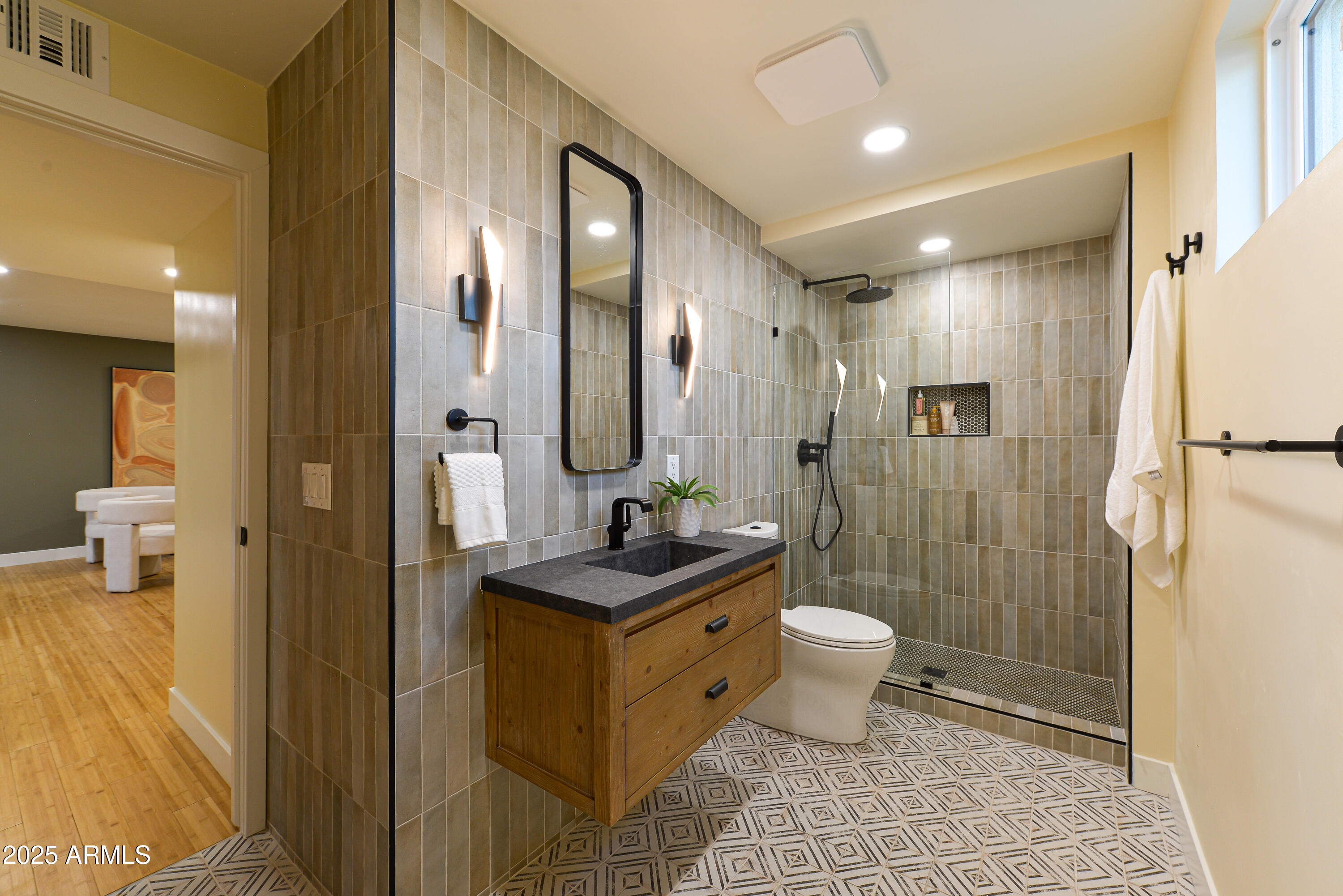 8532 E SAN MIGUEL Avenue