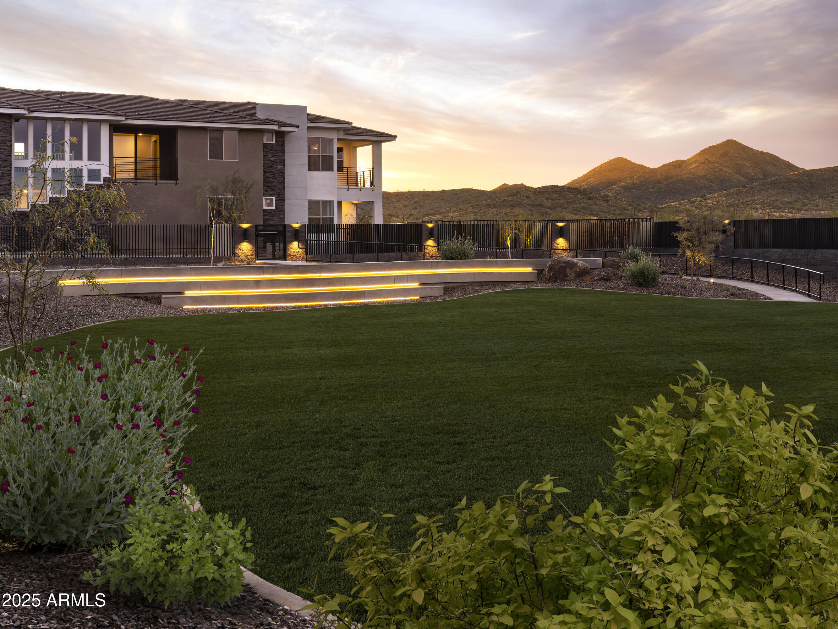 2121 W Sonoran Desert Drive 76