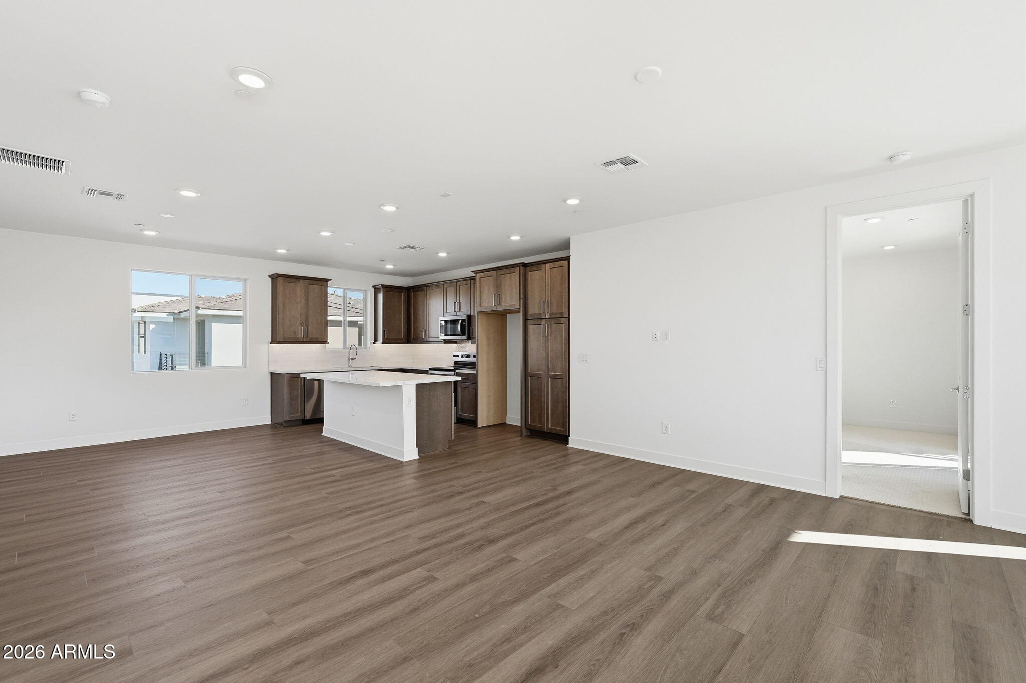 2121 W Sonoran Desert Drive 76