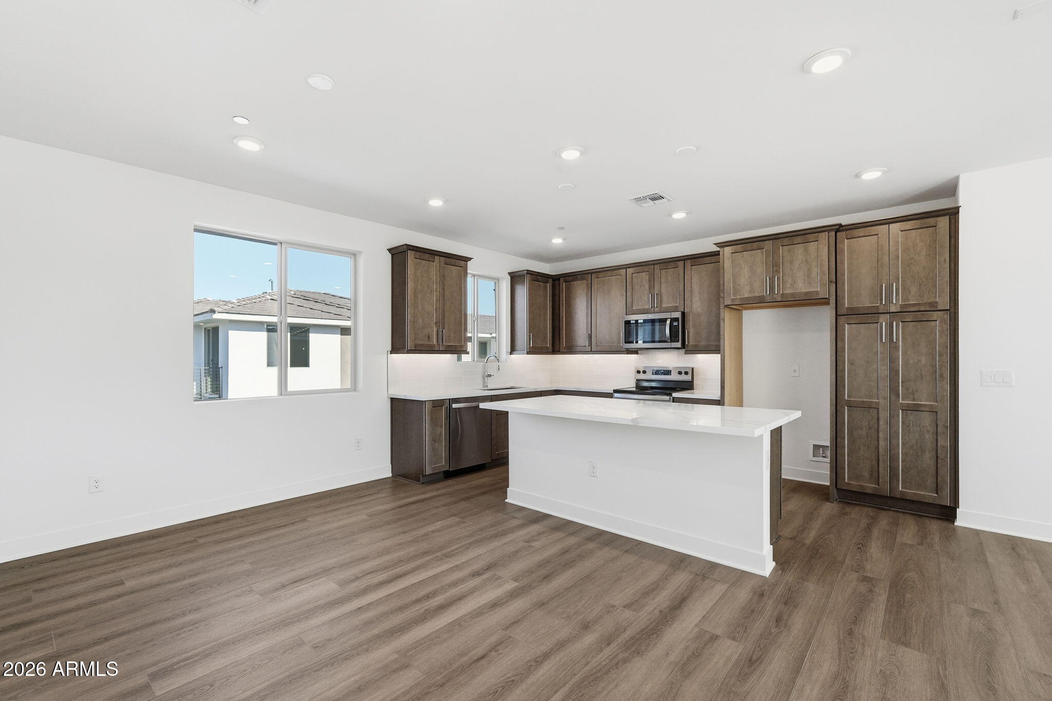 2121 W Sonoran Desert Drive 76