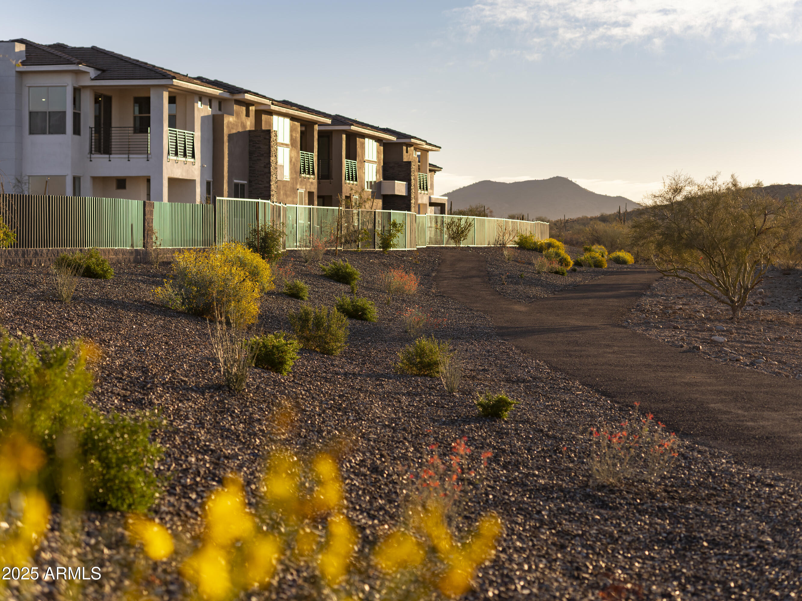 2121 W Sonoran Desert Drive 76