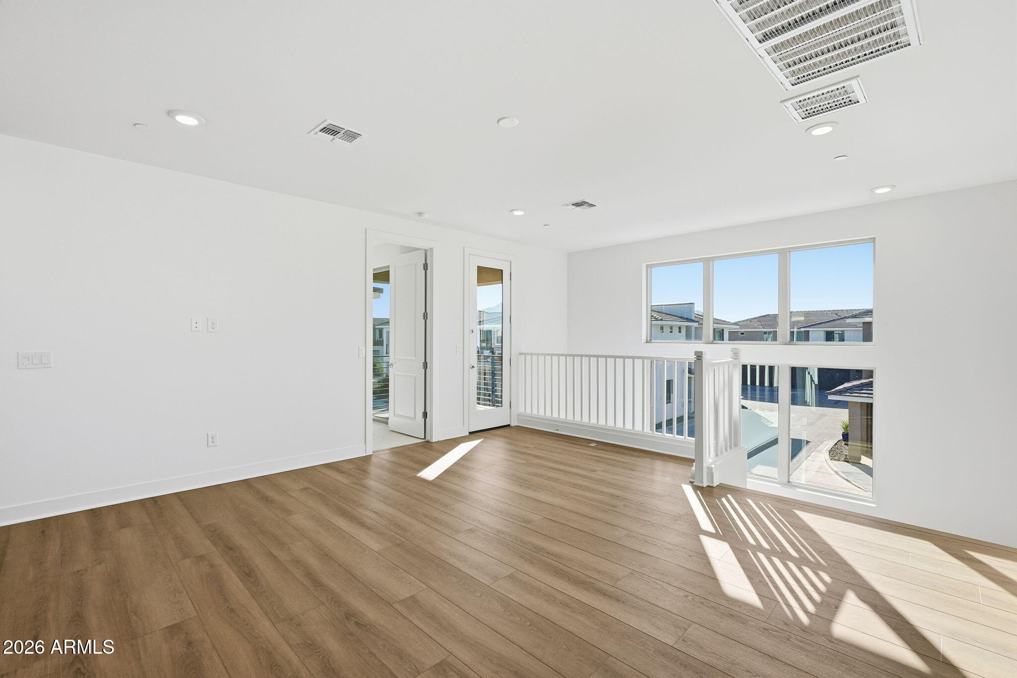 2121 W Sonoran Desert Drive 76