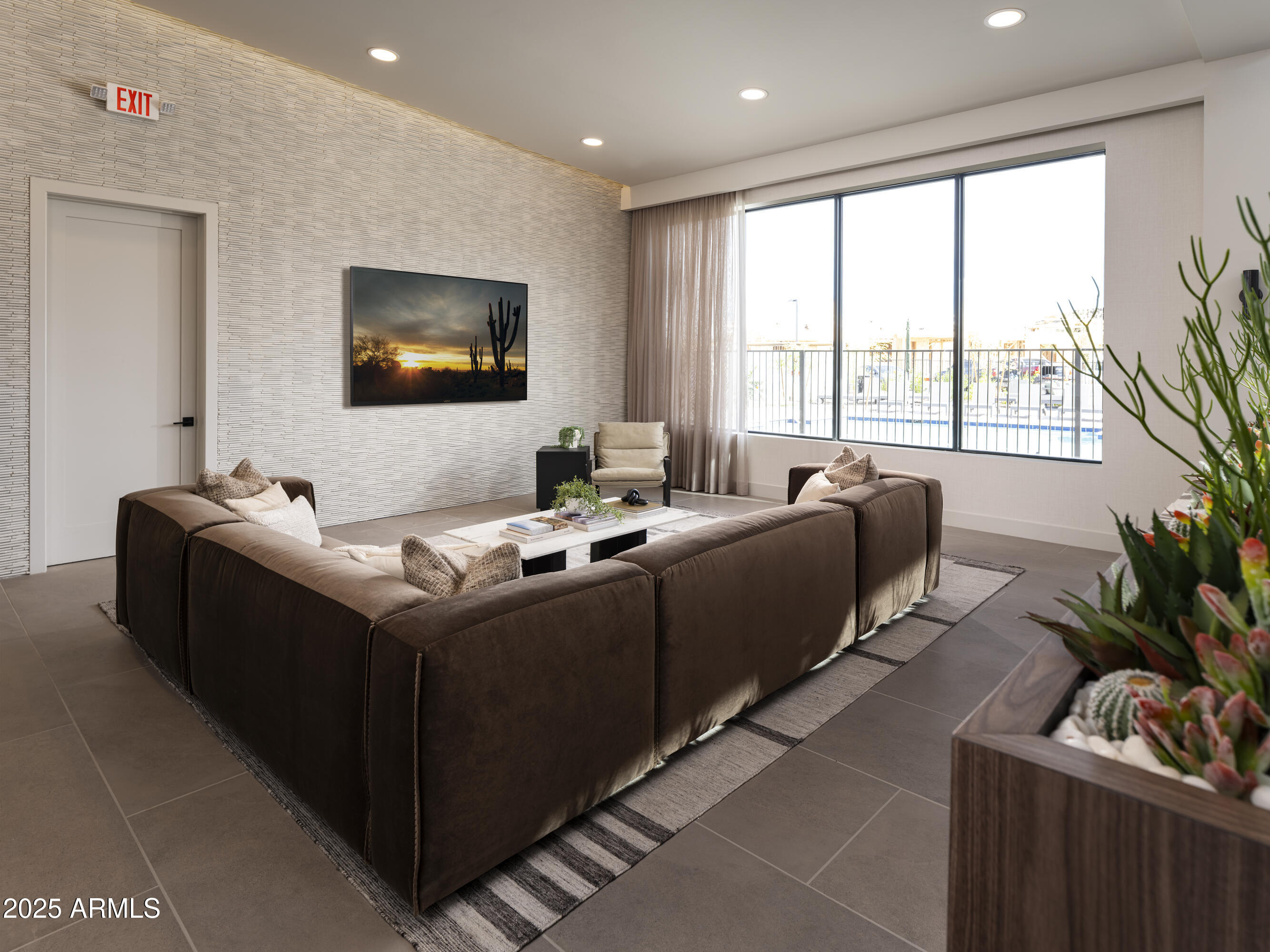 2121 W Sonoran Desert Drive 76