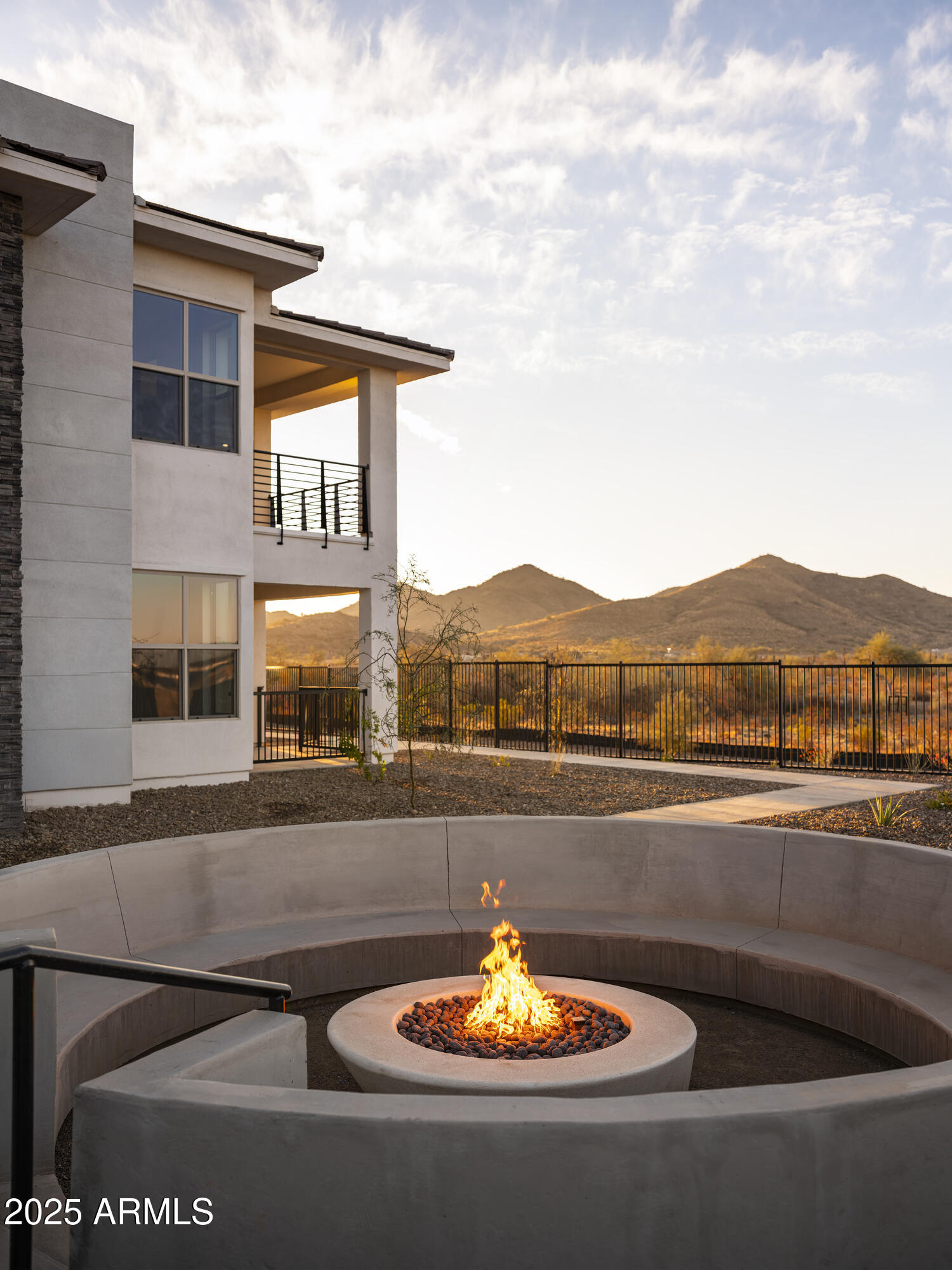 2121 W Sonoran Desert Drive 76