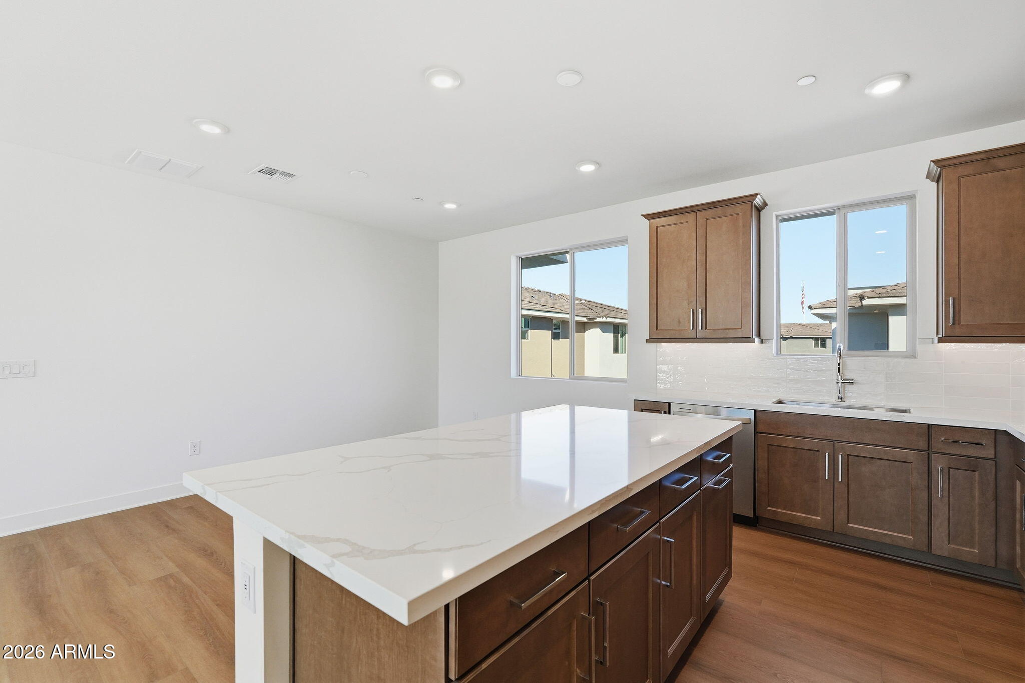 2121 W Sonoran Desert Drive 76