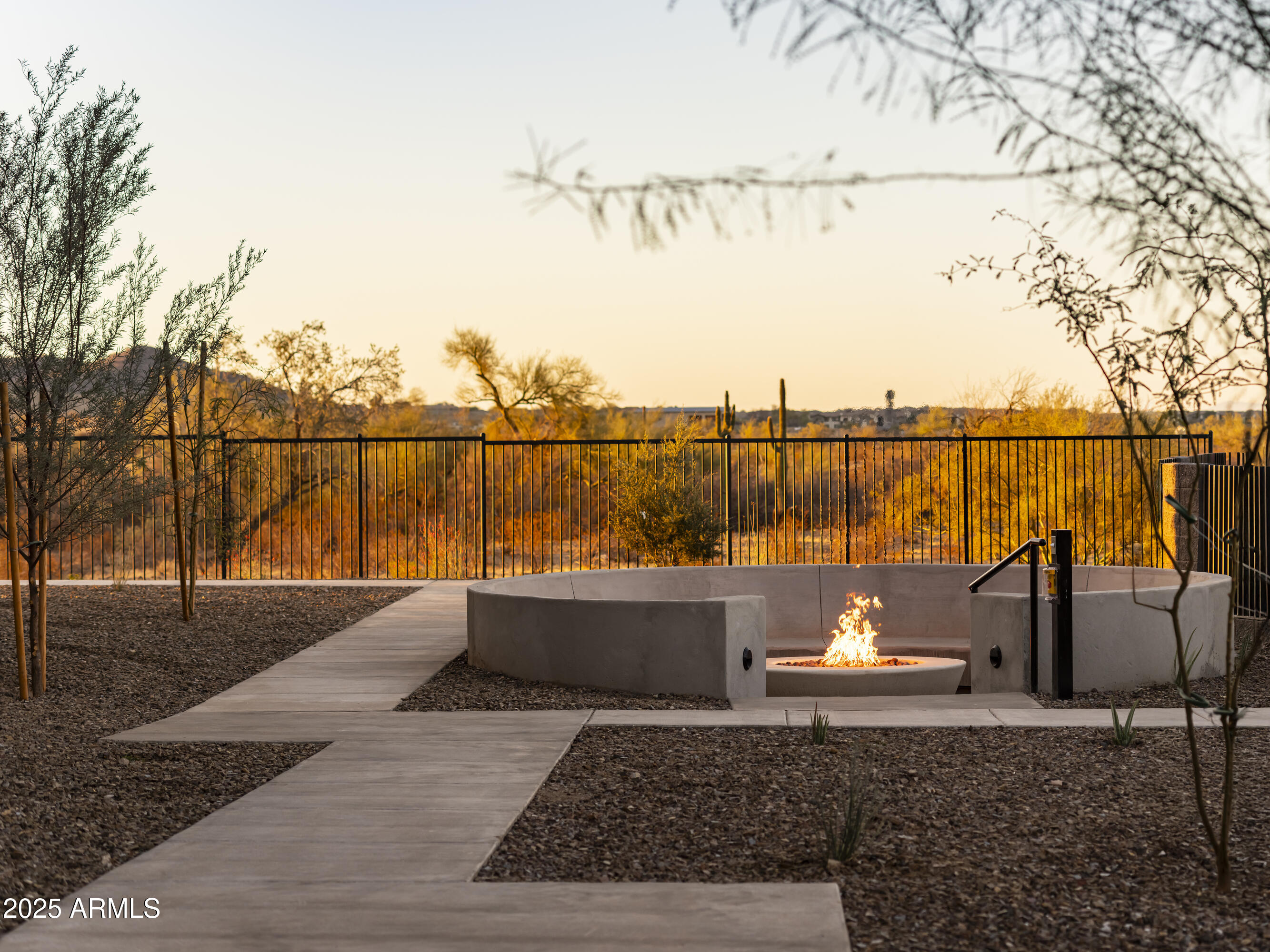 2121 W Sonoran Desert Drive 76