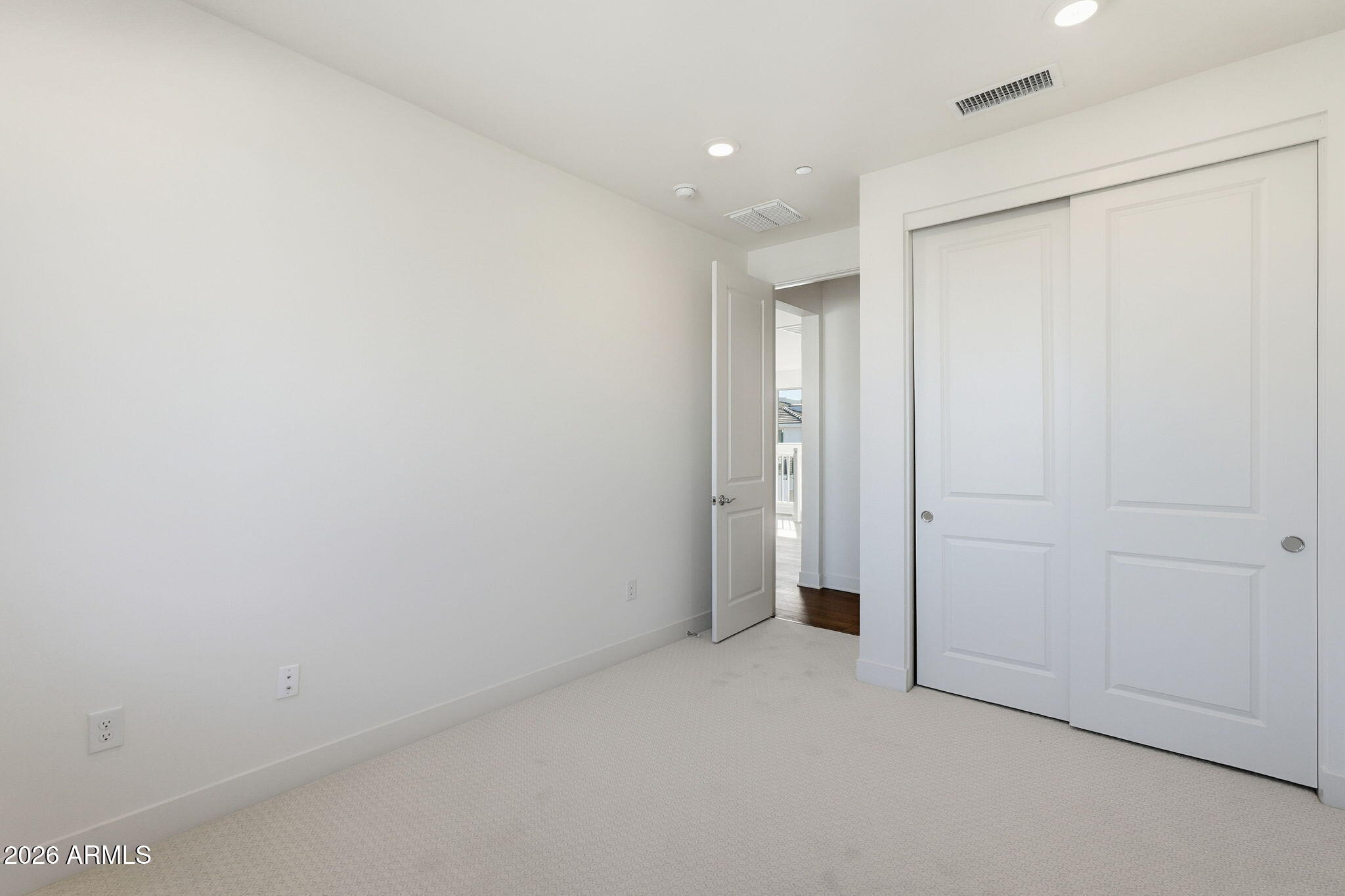 2121 W Sonoran Desert Drive 76