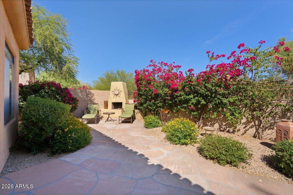 8195 E SIERRA PINTA Drive