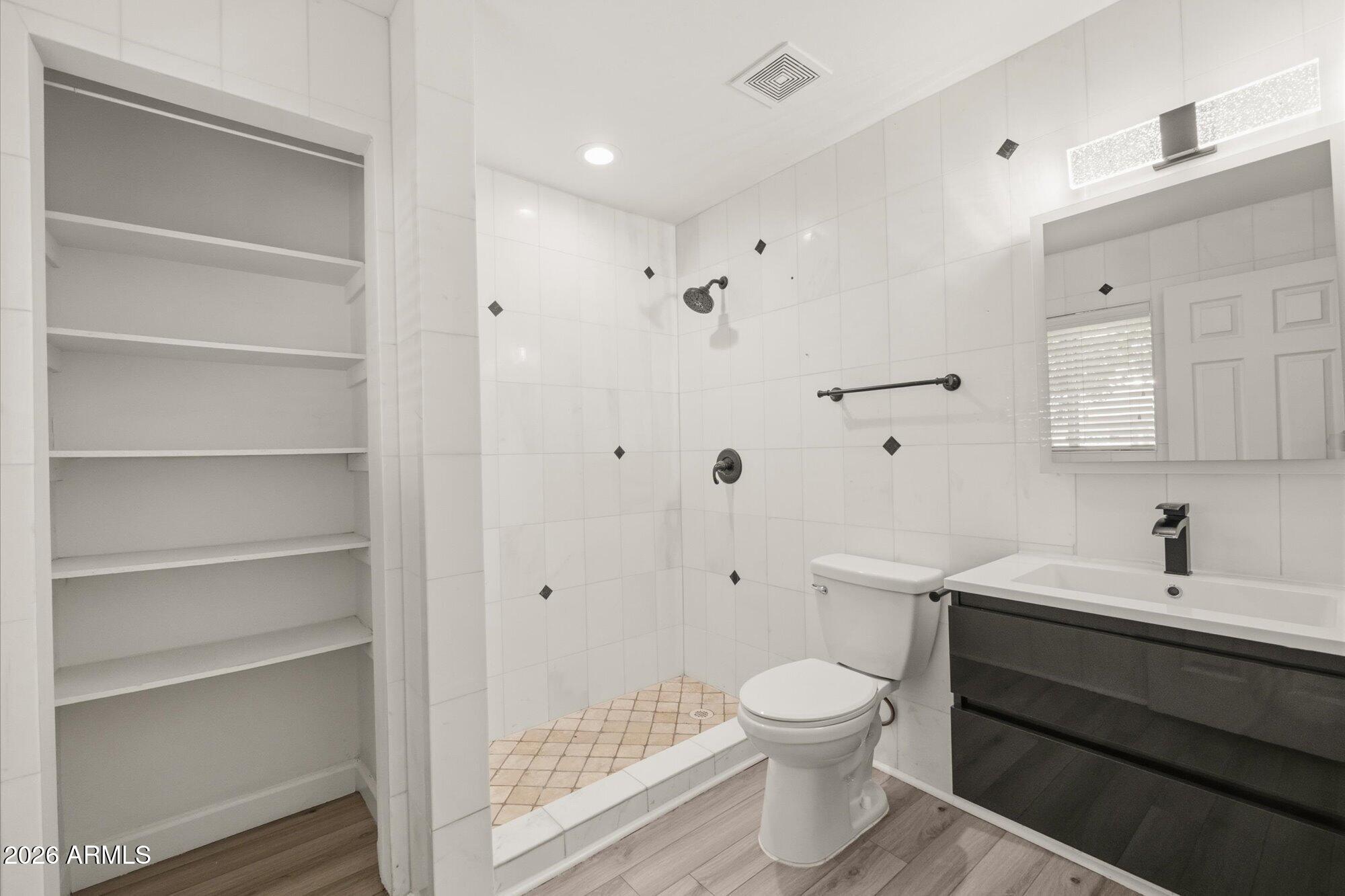 2219 N 74th Place