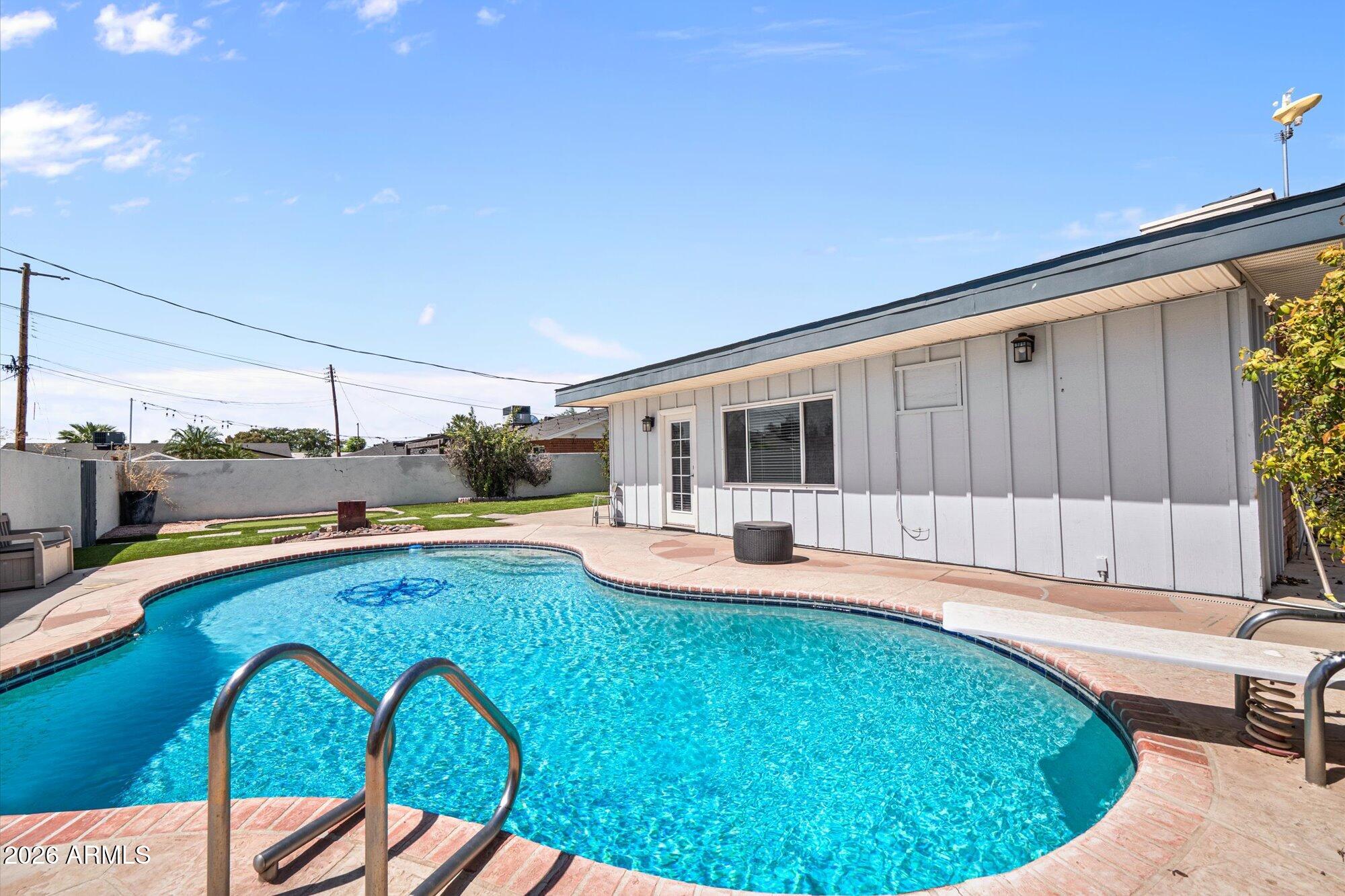 2219 N 74th Place