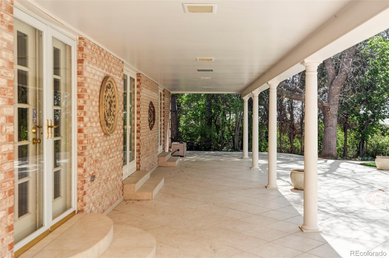 2209 Green Oaks Lane