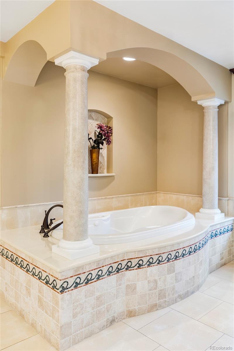 2209 Green Oaks Lane