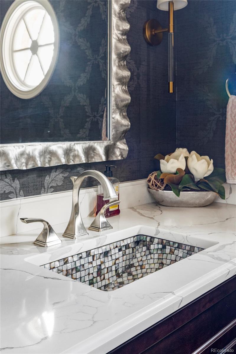 2209 Green Oaks Lane