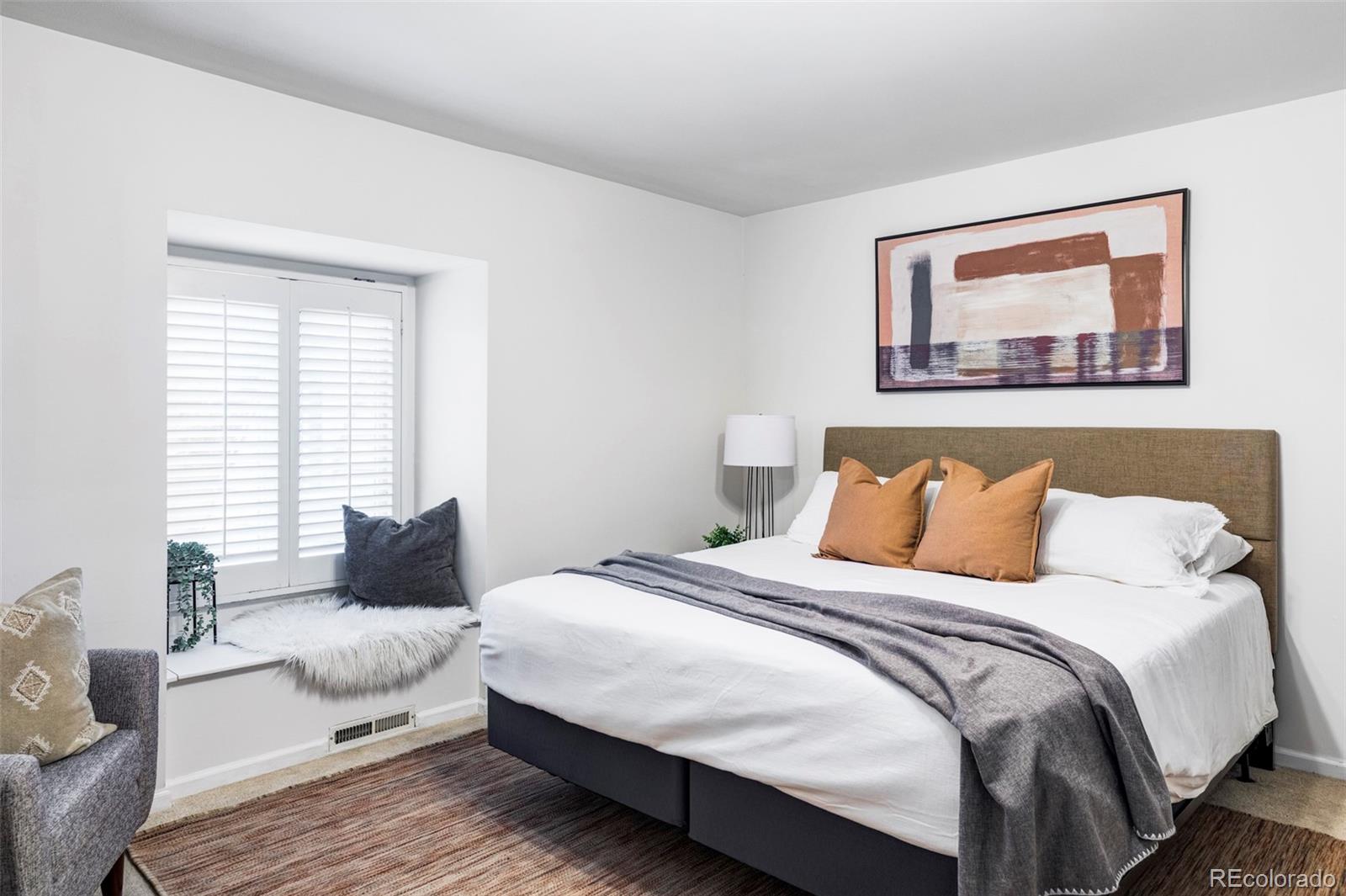 2209 Green Oaks Lane