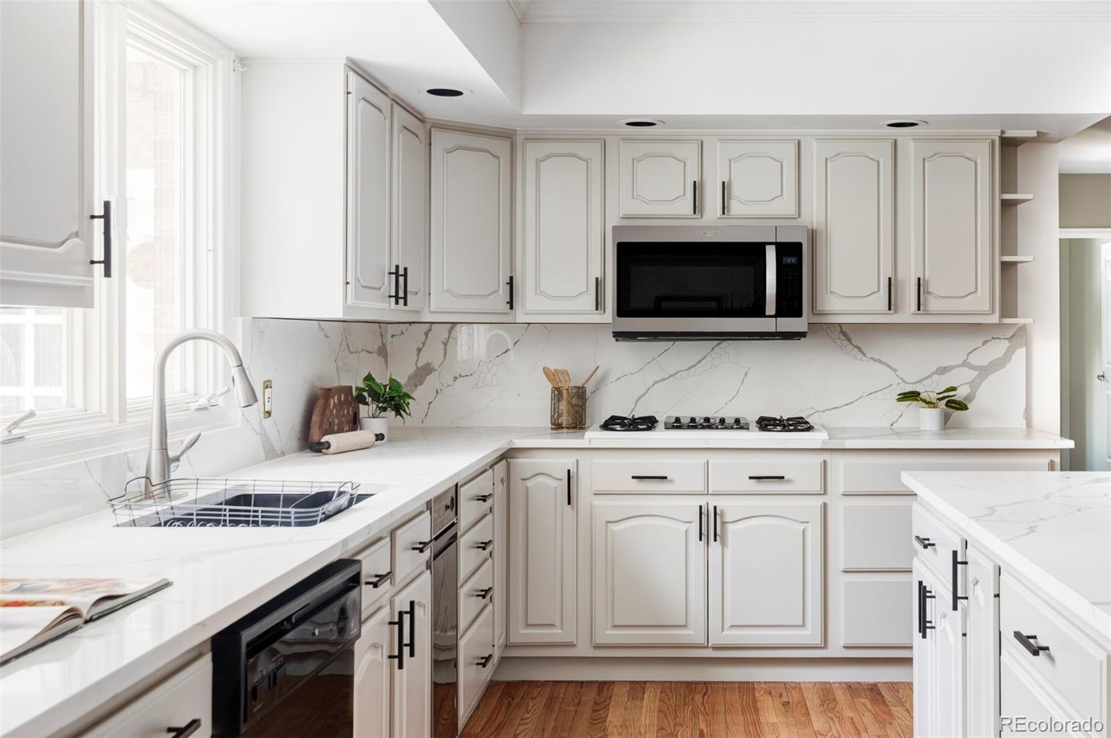 2209 Green Oaks Lane